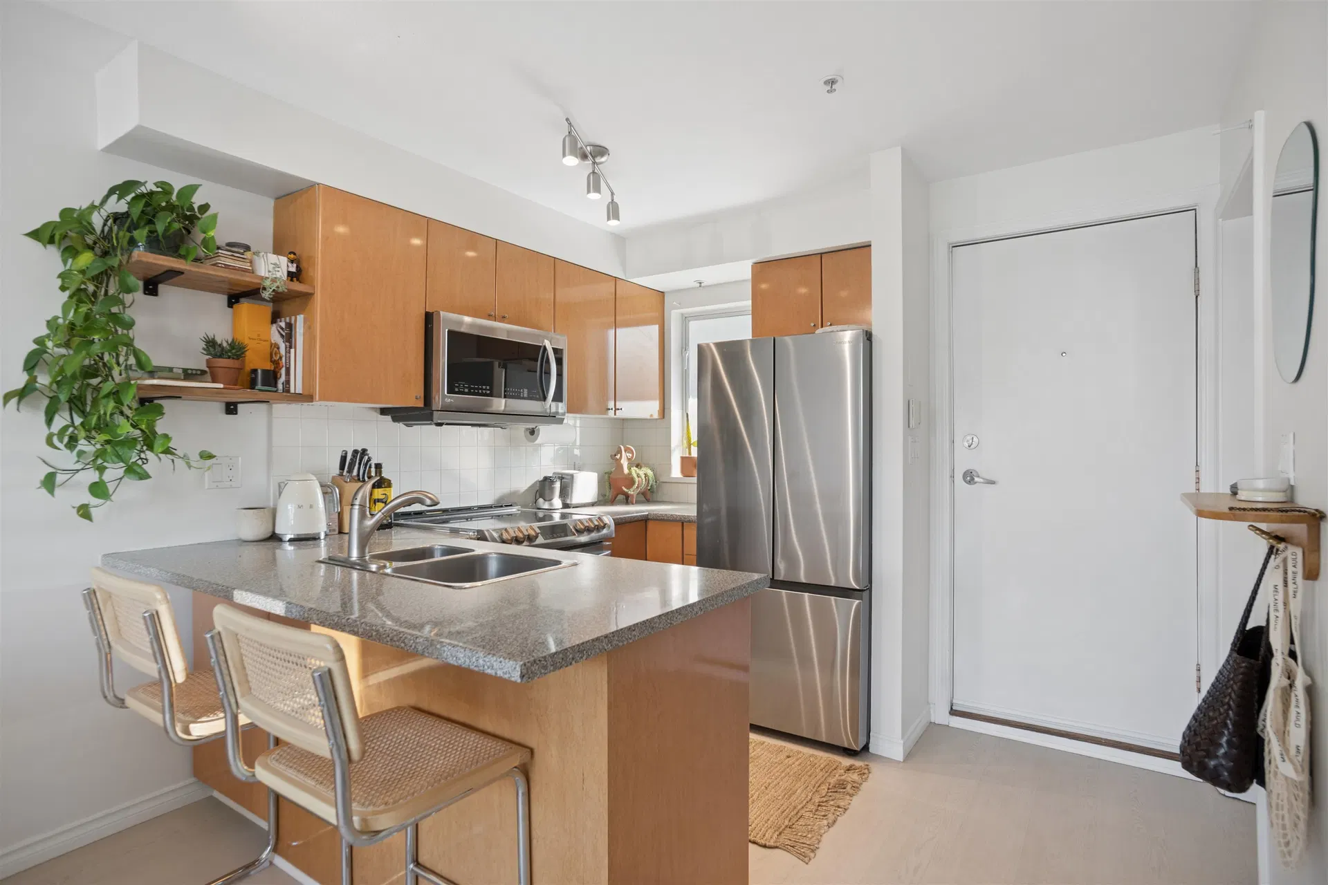 Photo 4 of 29 at #203 – 2190 W 5th Avenue