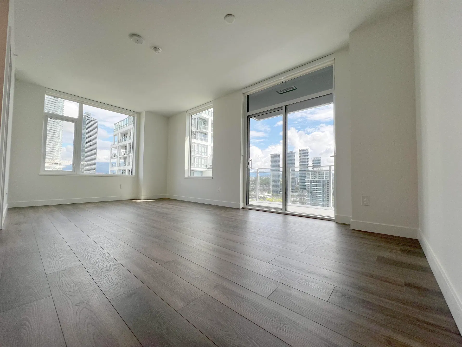 Photo 5 of 18 at #1902 – 4433 Alaska Street