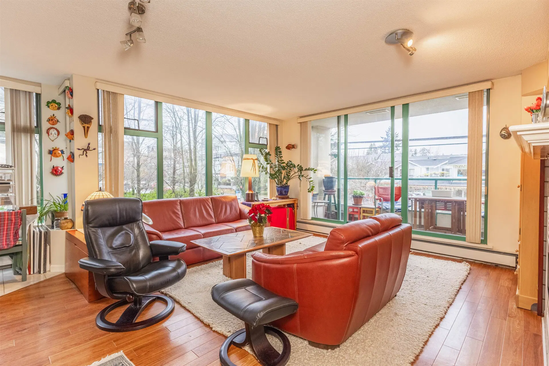 #207 – 15466 North Bluff Road