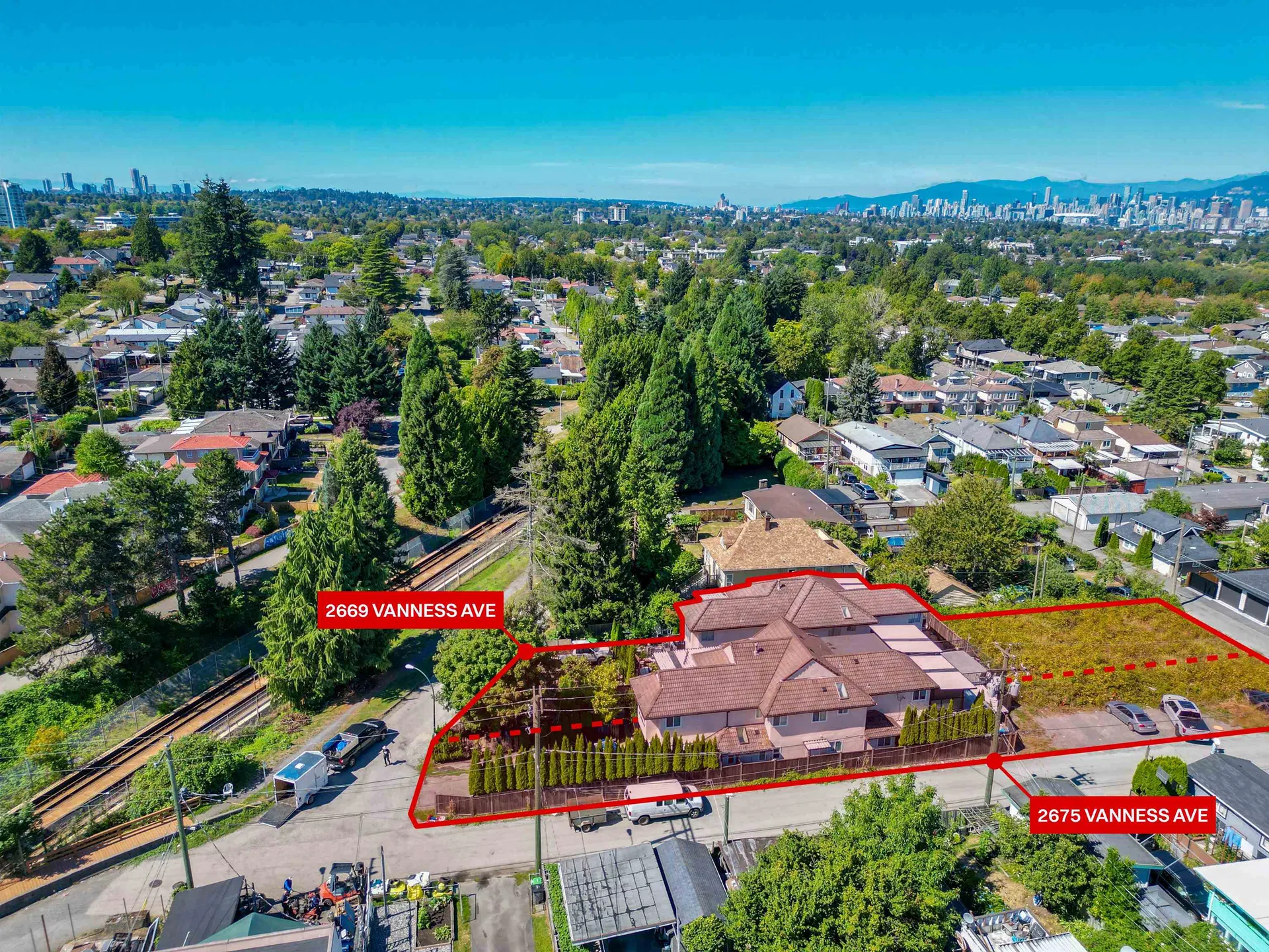 Photo 5 of 13 at 2669 Vanness Avenue