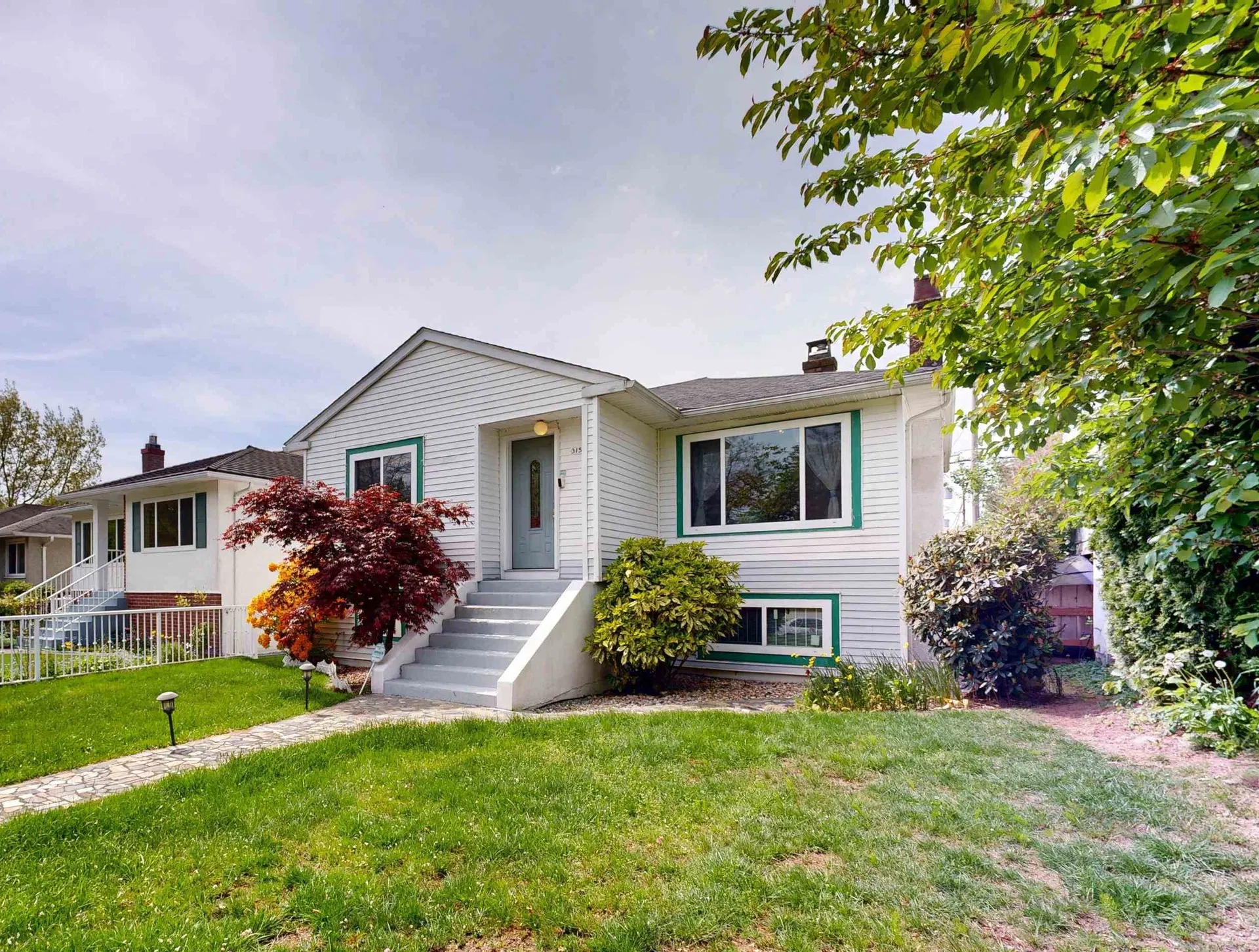 Photo 2 of 30 at 3157 Penticton Street