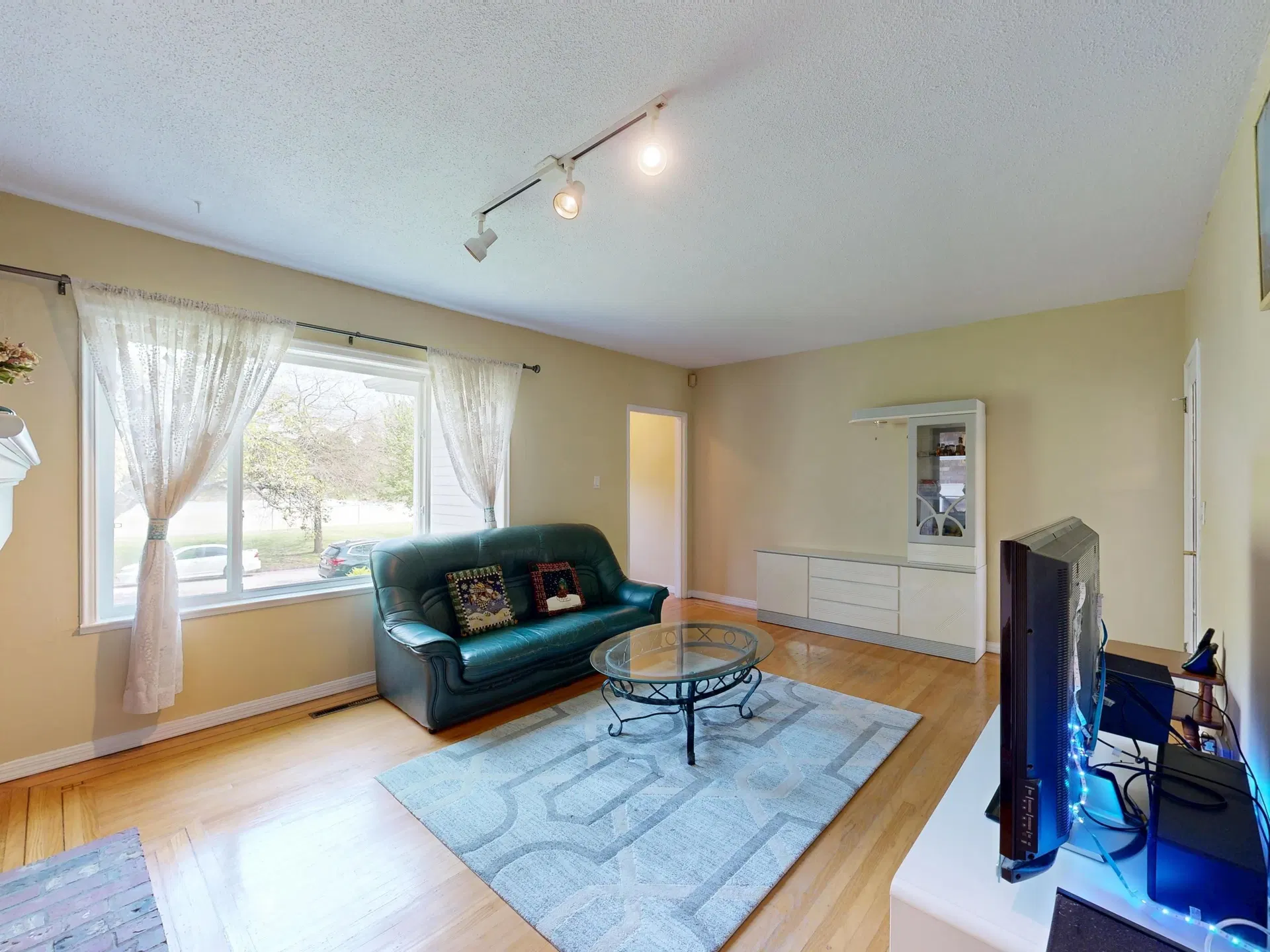 Photo 5 of 30 at 3157 Penticton Street