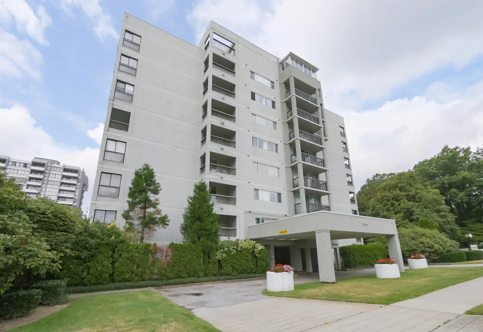 #402 – 550 Eighth Street