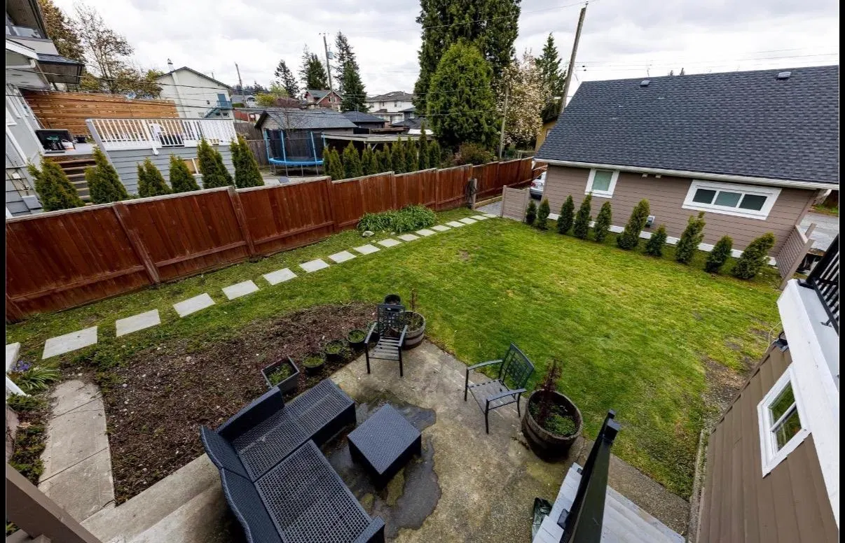 Photo 2 of 4 at 235 W 27th Street