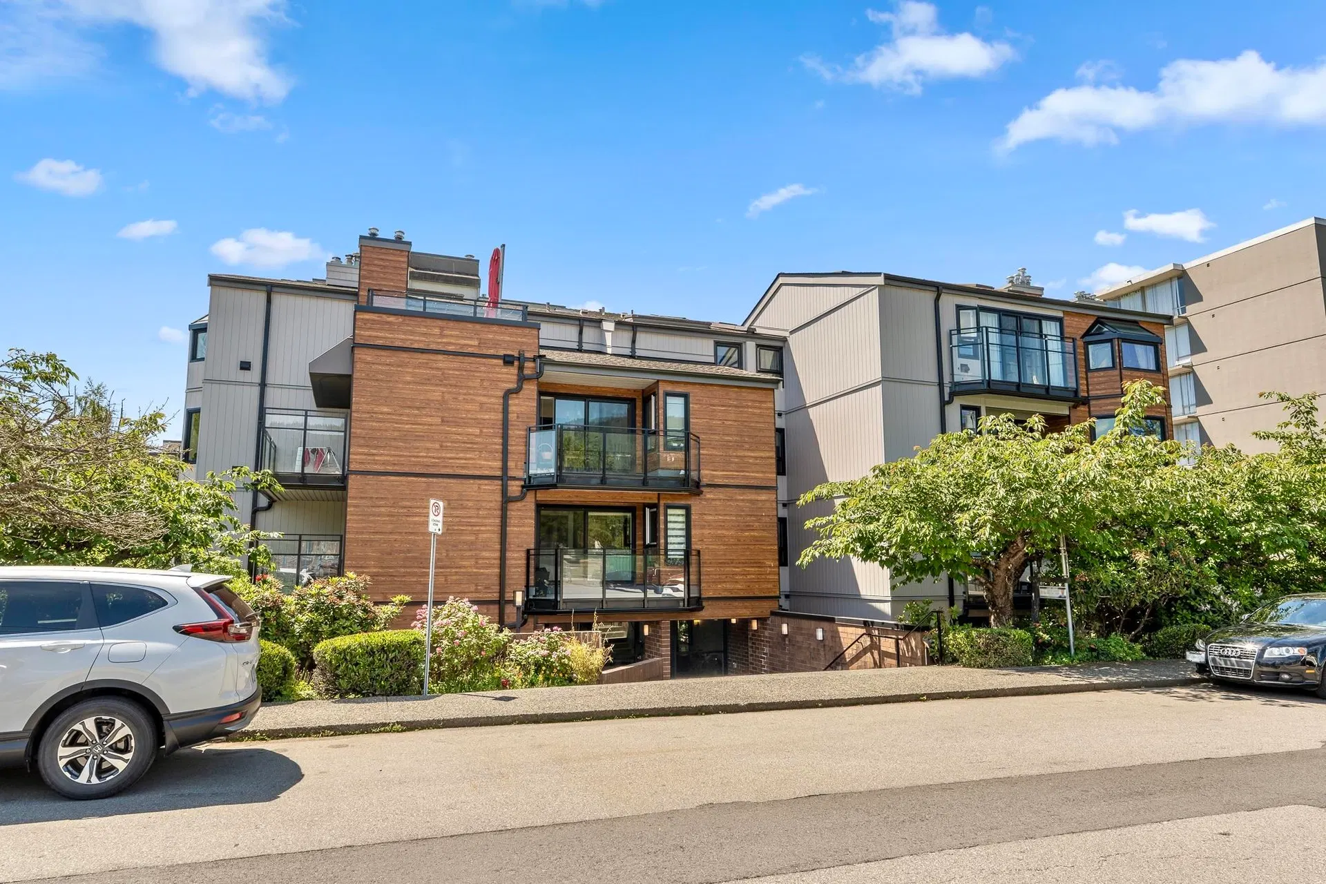 Photo 1 of 27 at #403 – 1340 Duchess Avenue