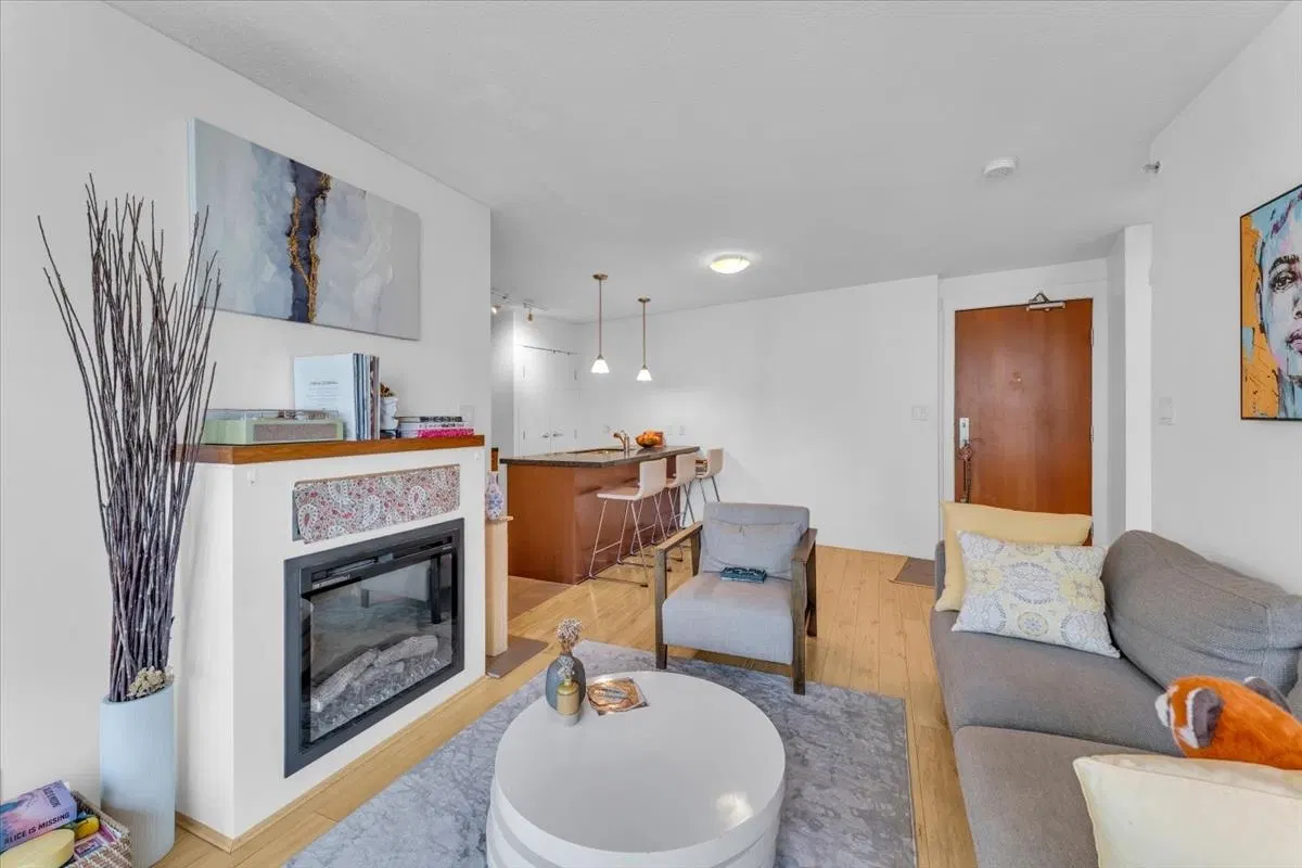 Photo 1 of 24 at #1707 – 1189 Melville Street