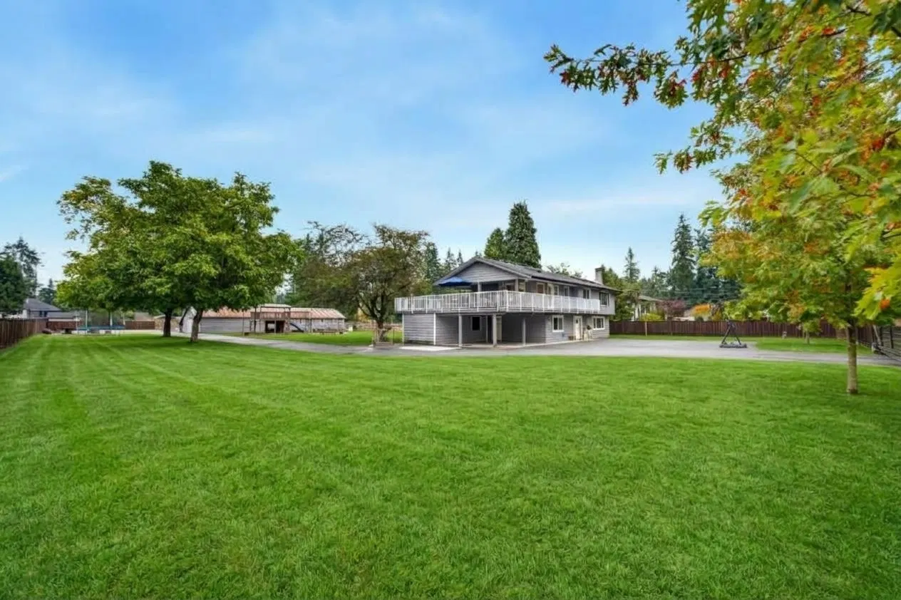 Photo 4 of 40 at 24061 55 Avenue