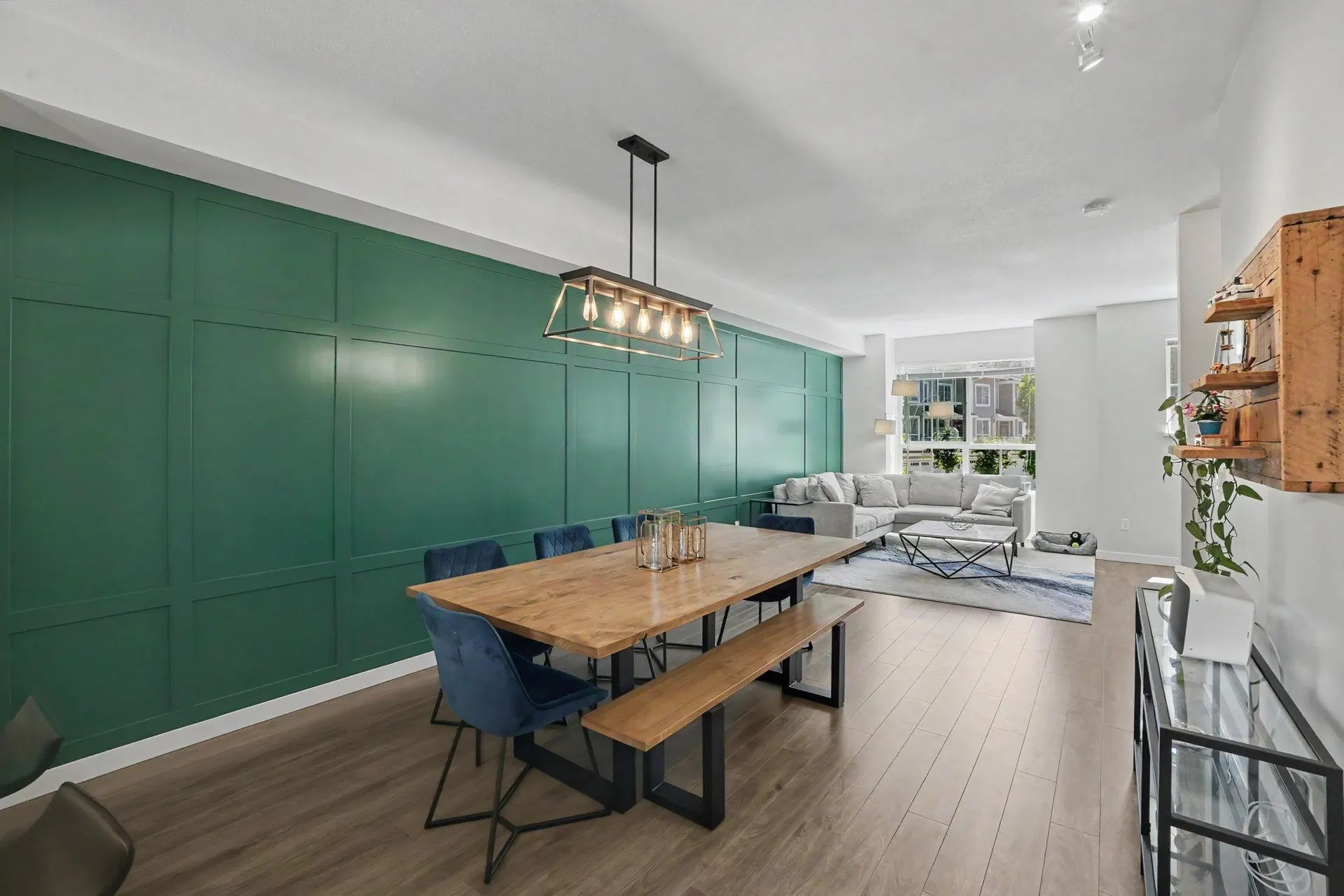 Photo 3 of 34 at #17 – 5551 Admiral Way