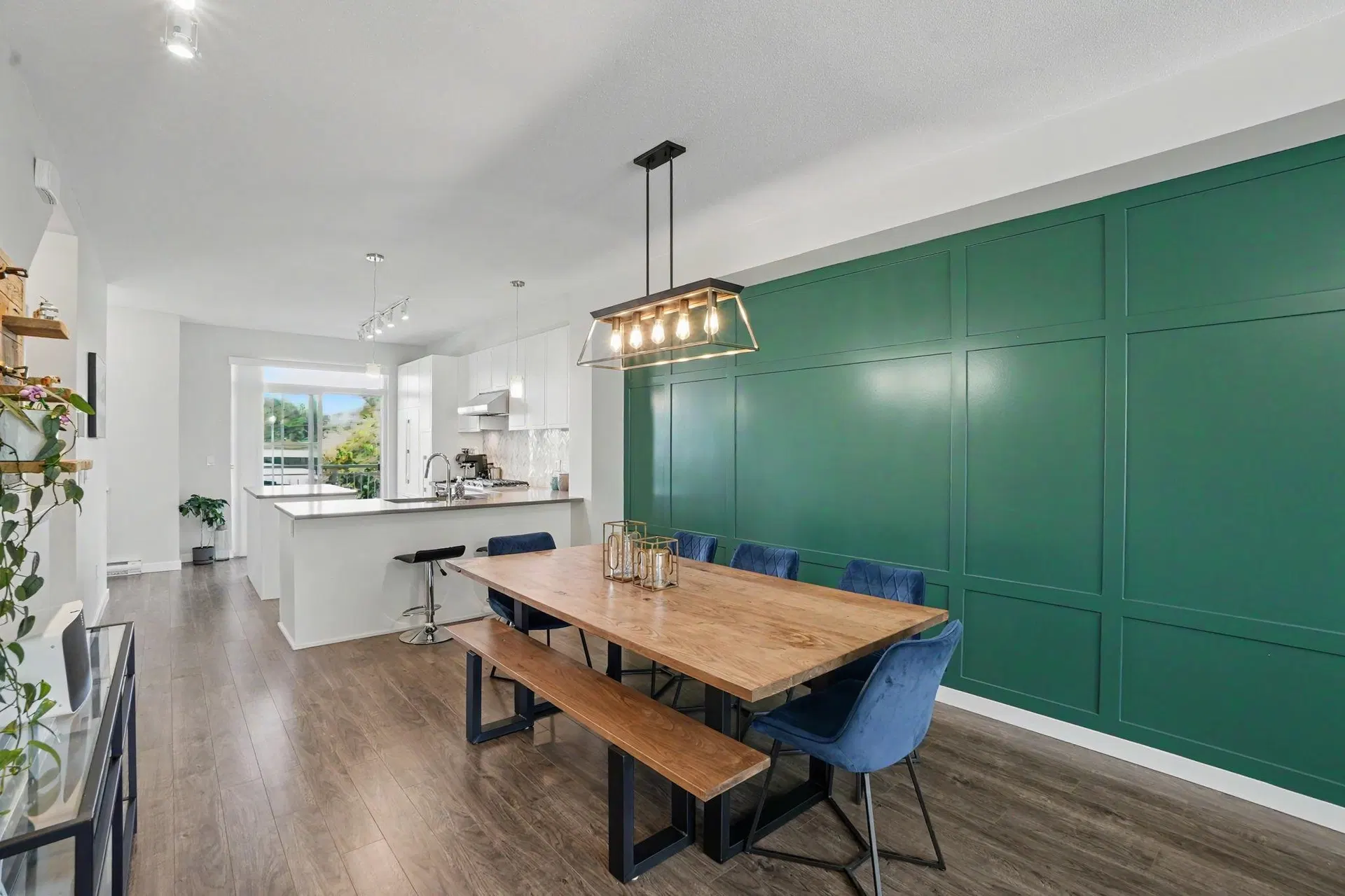 Photo 4 of 34 at #17 – 5551 Admiral Way