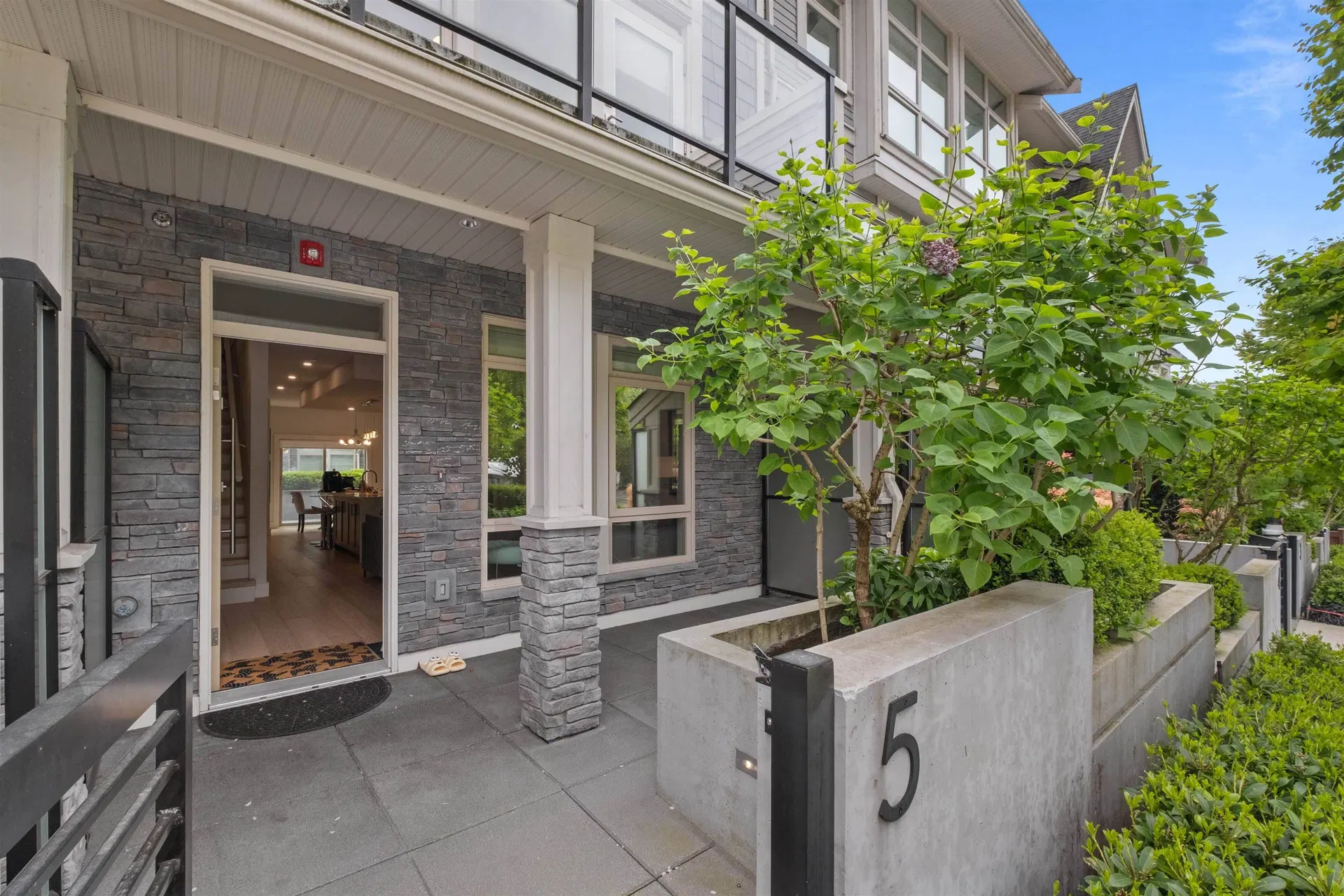 Photo 2 of 24 at #5 – 115 W Queens Road