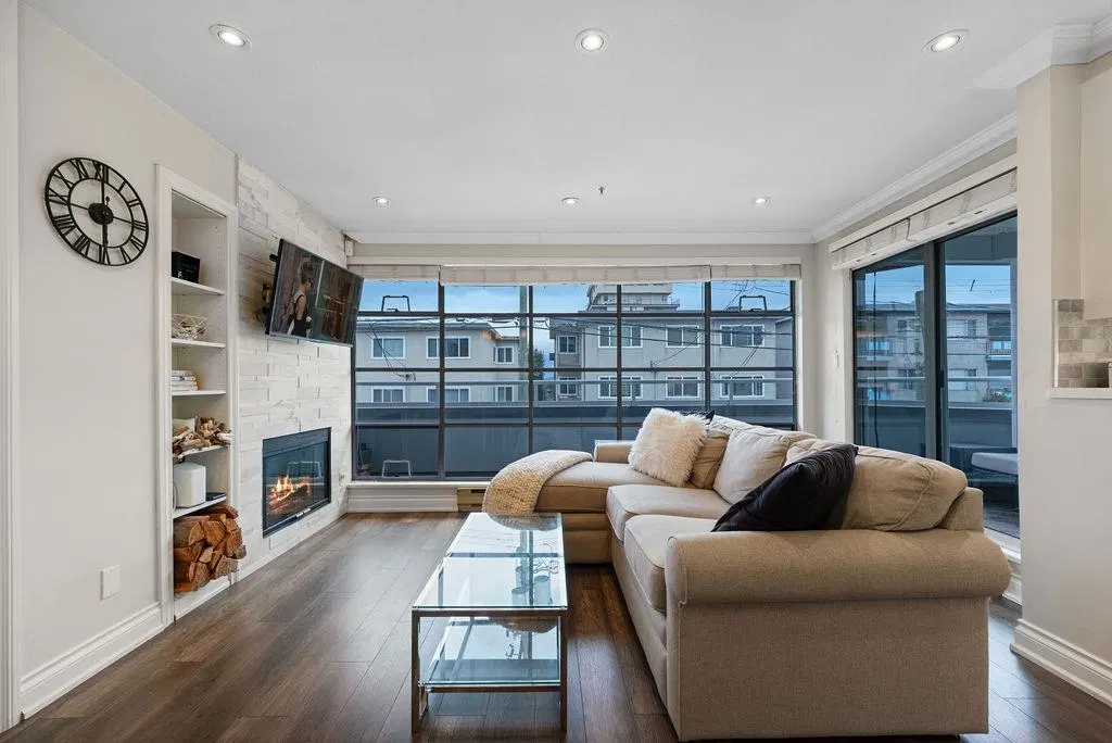 Photo 1 of 33 at #203 – 2287 W 3rd Avenue