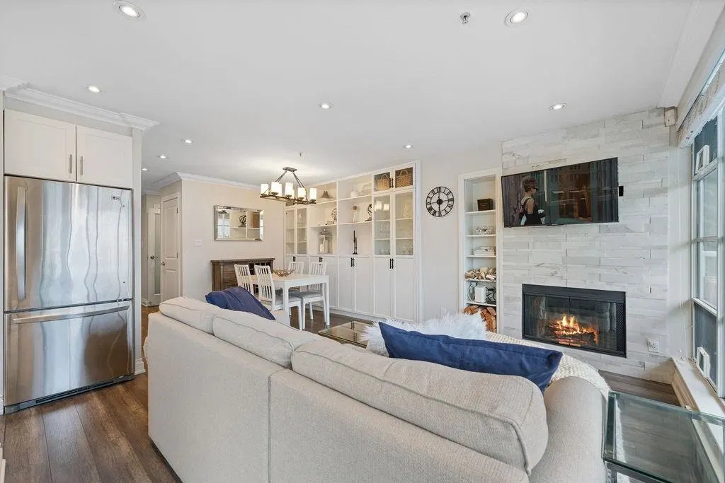 Photo 2 of 33 at #203 – 2287 W 3rd Avenue