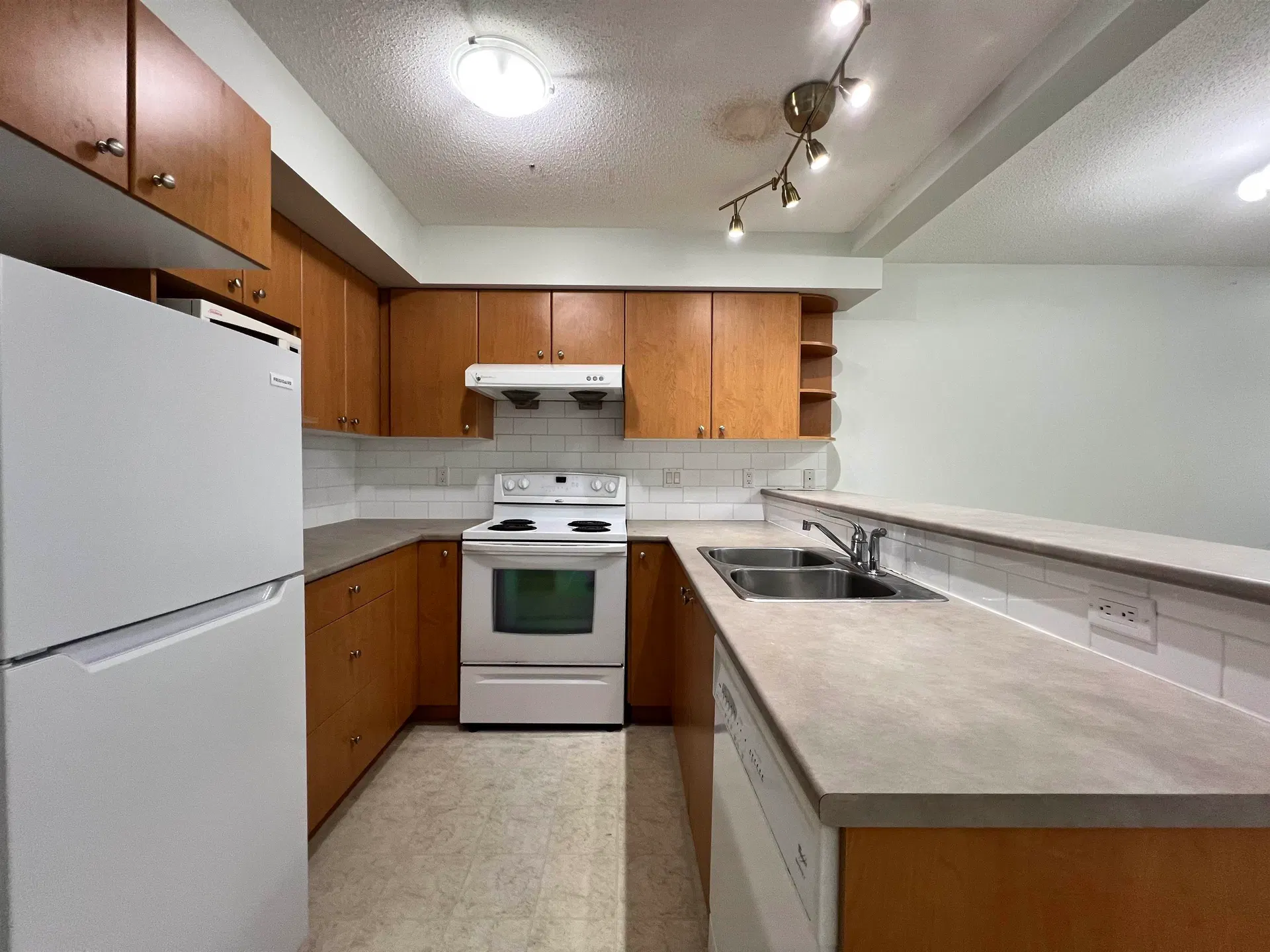 Photo 3 of 18 at 7088 17th Avenue
