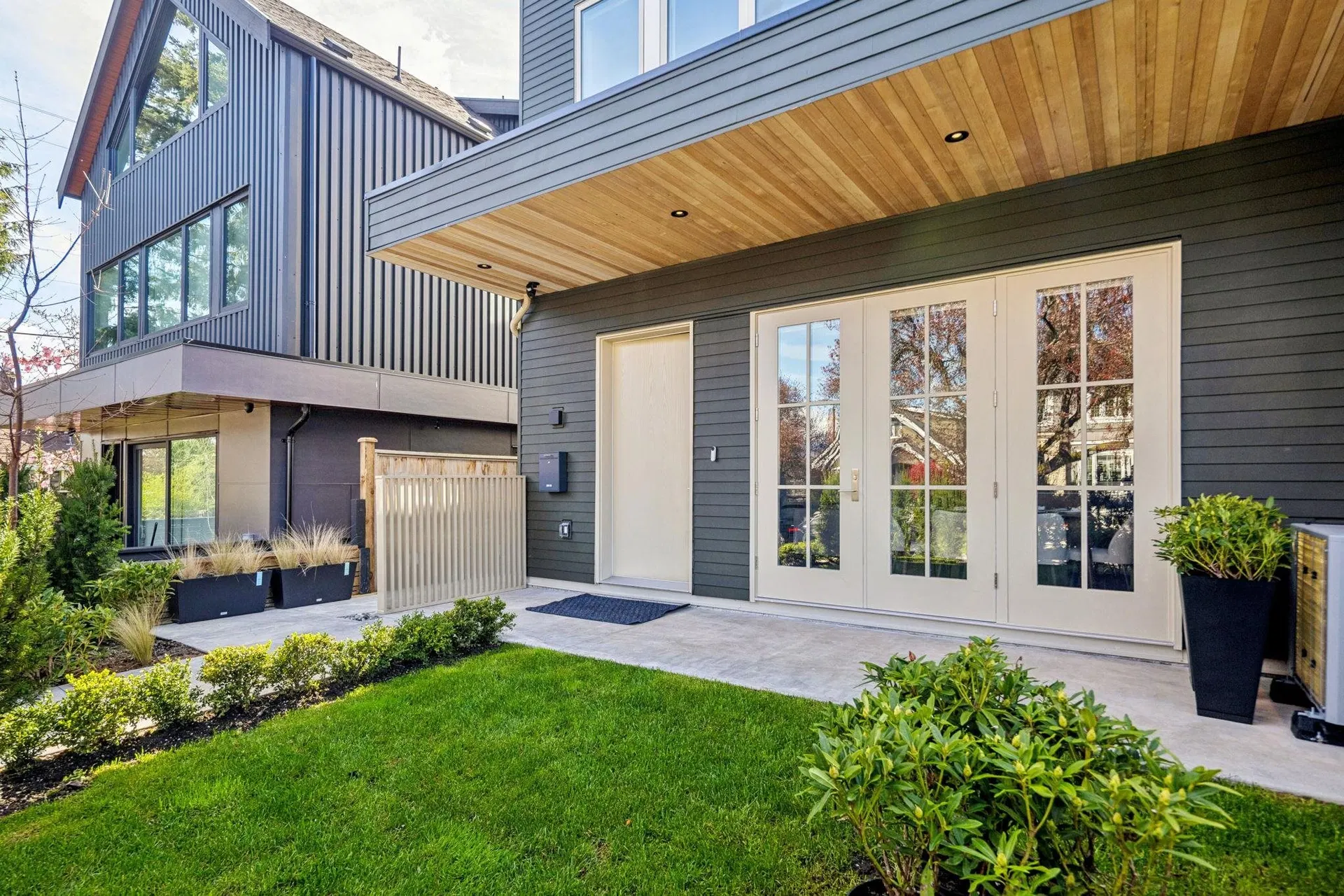 Photo 4 of 40 at #1 – 3642 W 20th Avenue