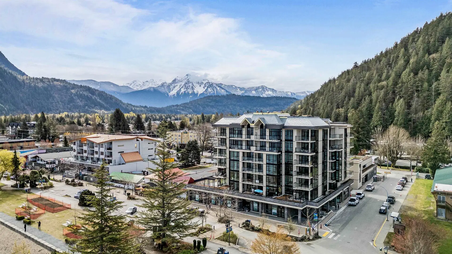 #608 – 120 Esplanade Avenue