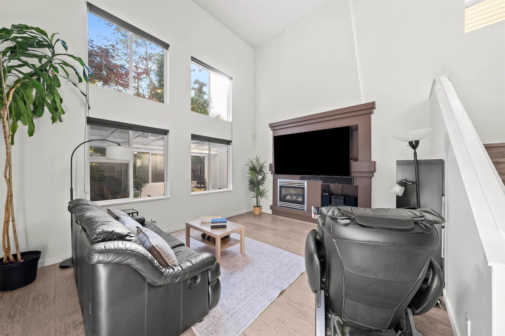 Photo 3 of 40 at 14938 59 Avenue