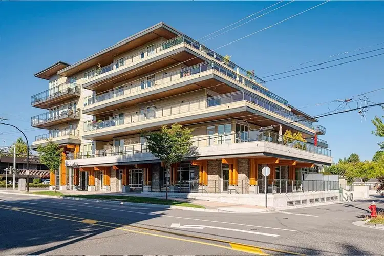 #203 – 14022 North Bluff Road