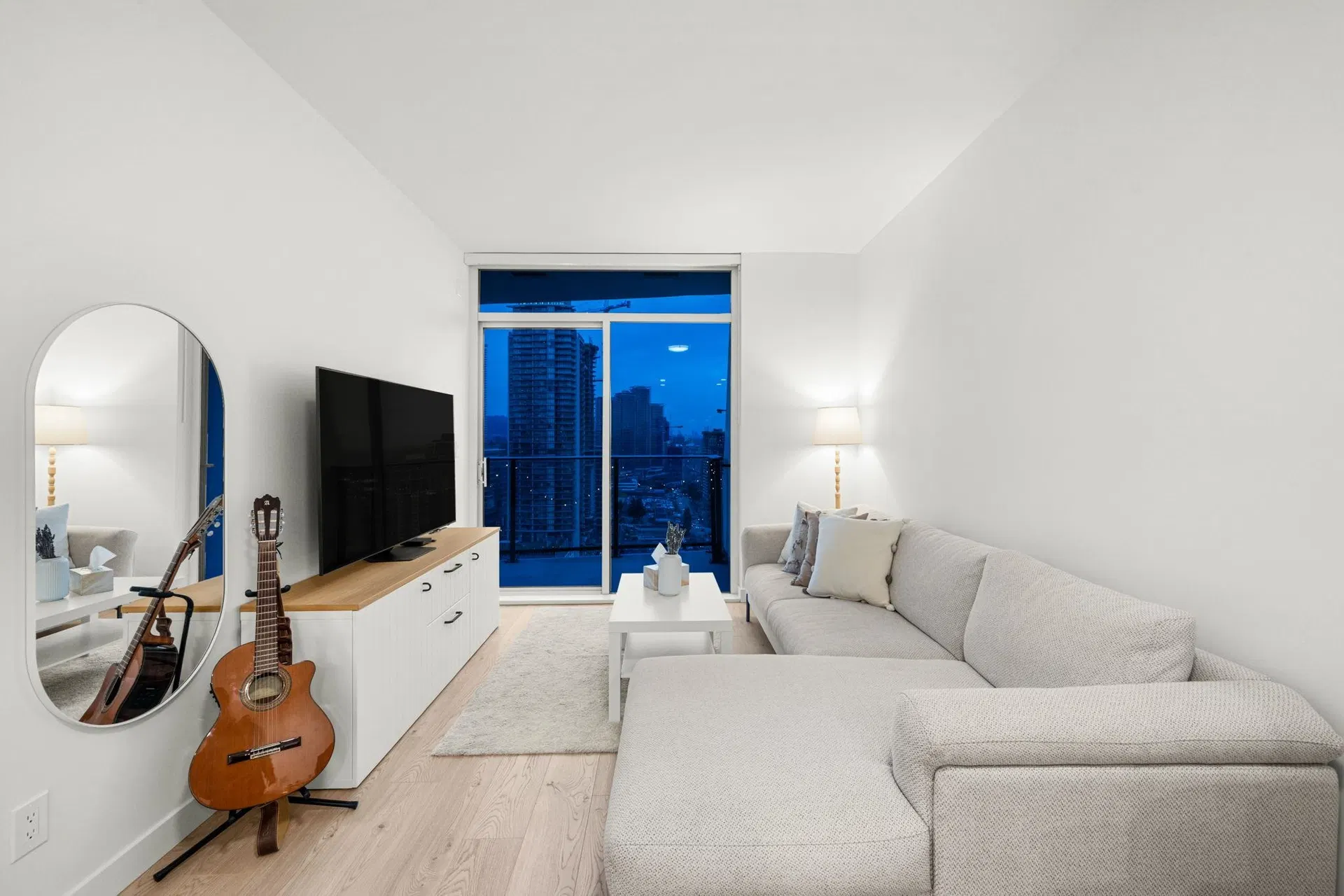 Photo 4 of 21 at 2607 2181 Madison Avenue