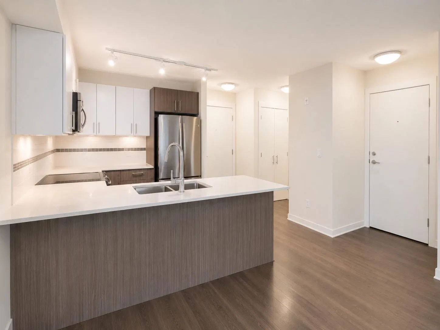 Photo 4 of 13 at #308 – 8733 160 Street