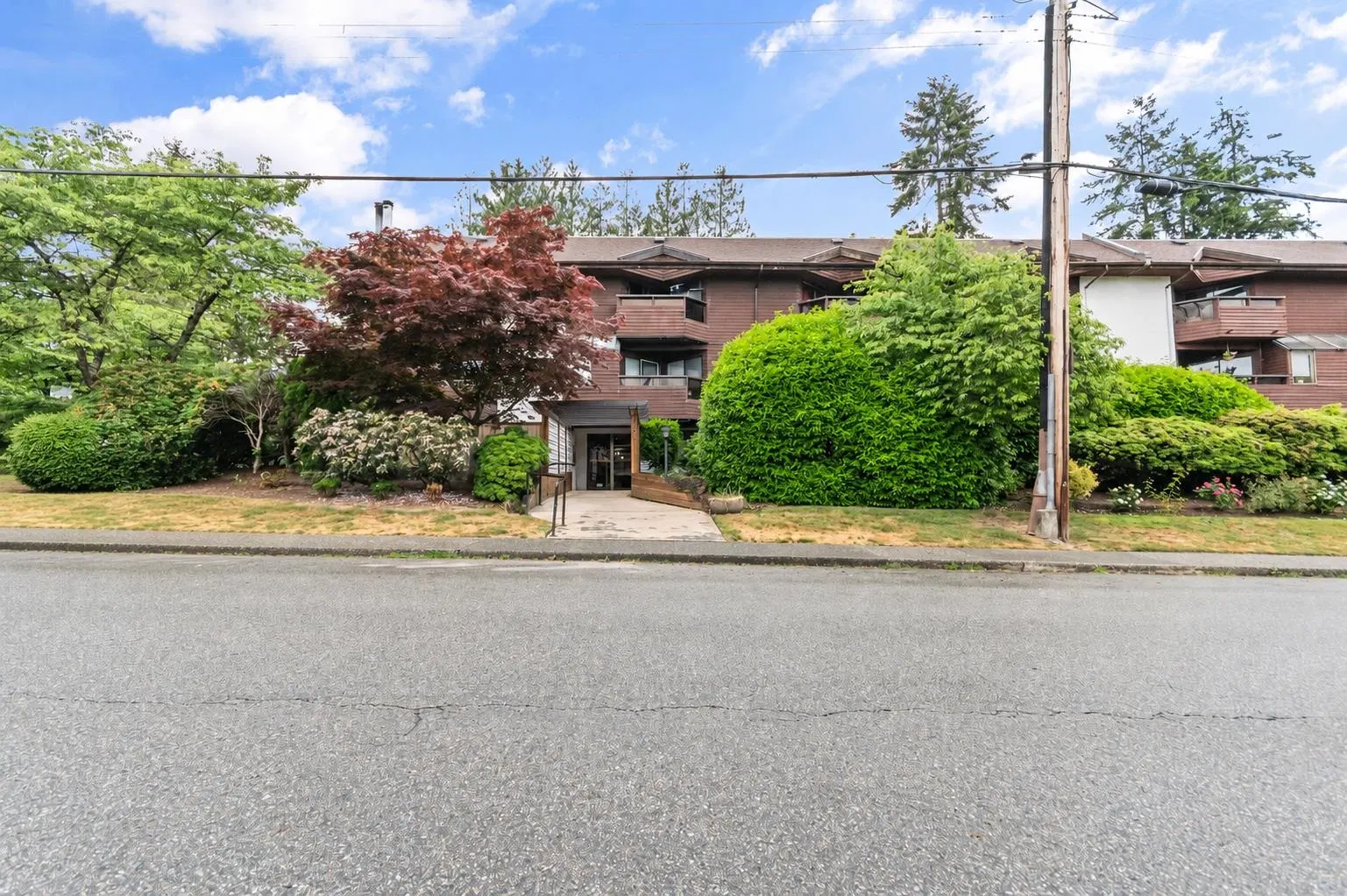 Photo 1 of 32 at #109 – 1177 Howie Avenue