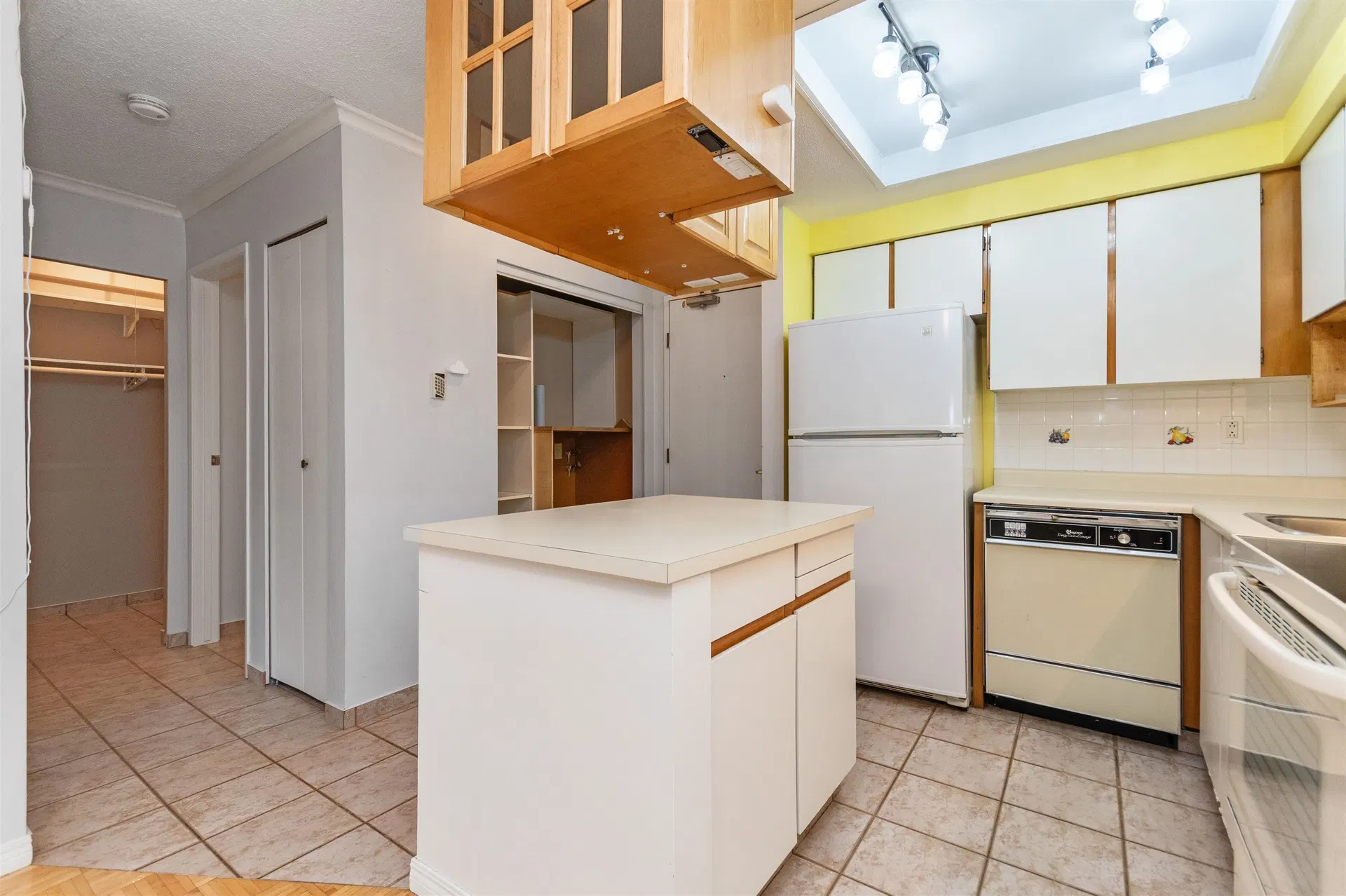 Photo 5 of 32 at #109 – 1177 Howie Avenue