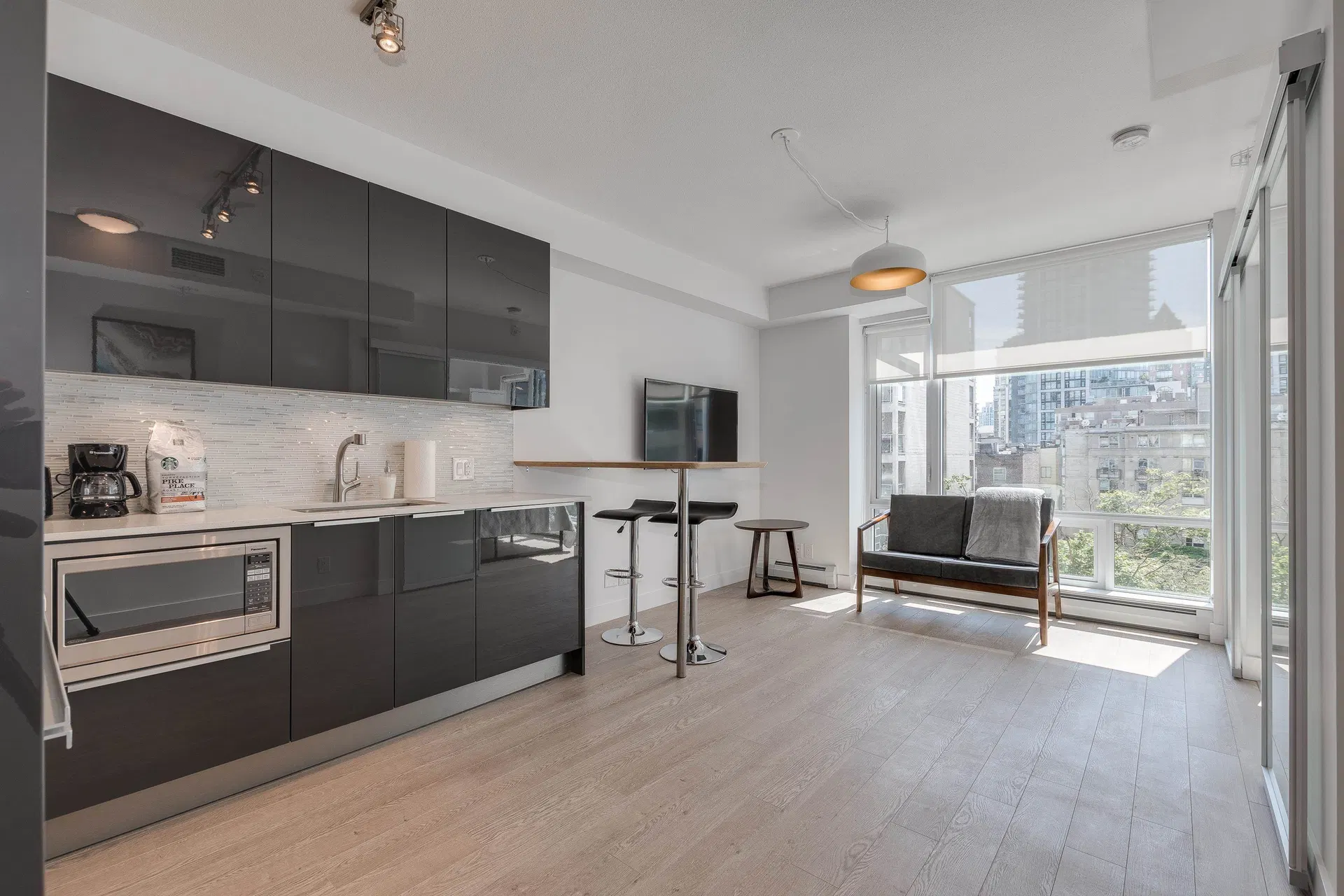 Photo 1 of 17 at #1506 – 1283 Howe Street