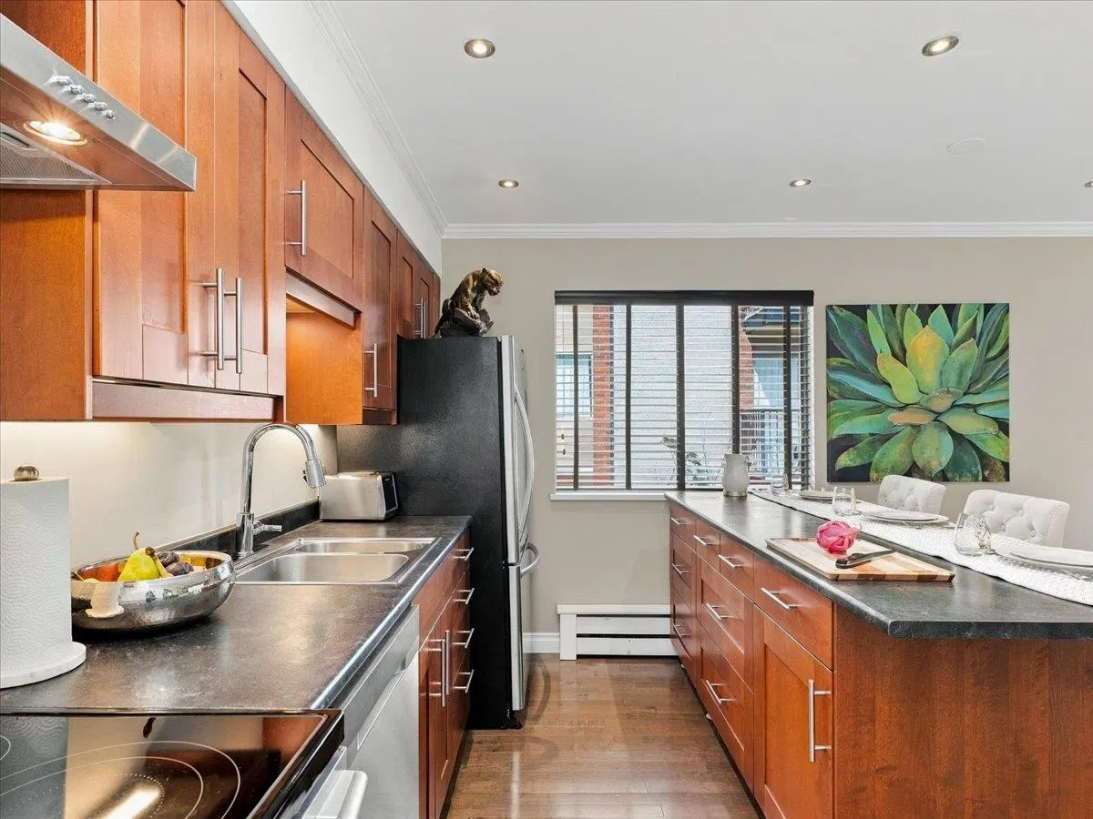 Photo 4 of 26 at #6 – 137 E 5th Street