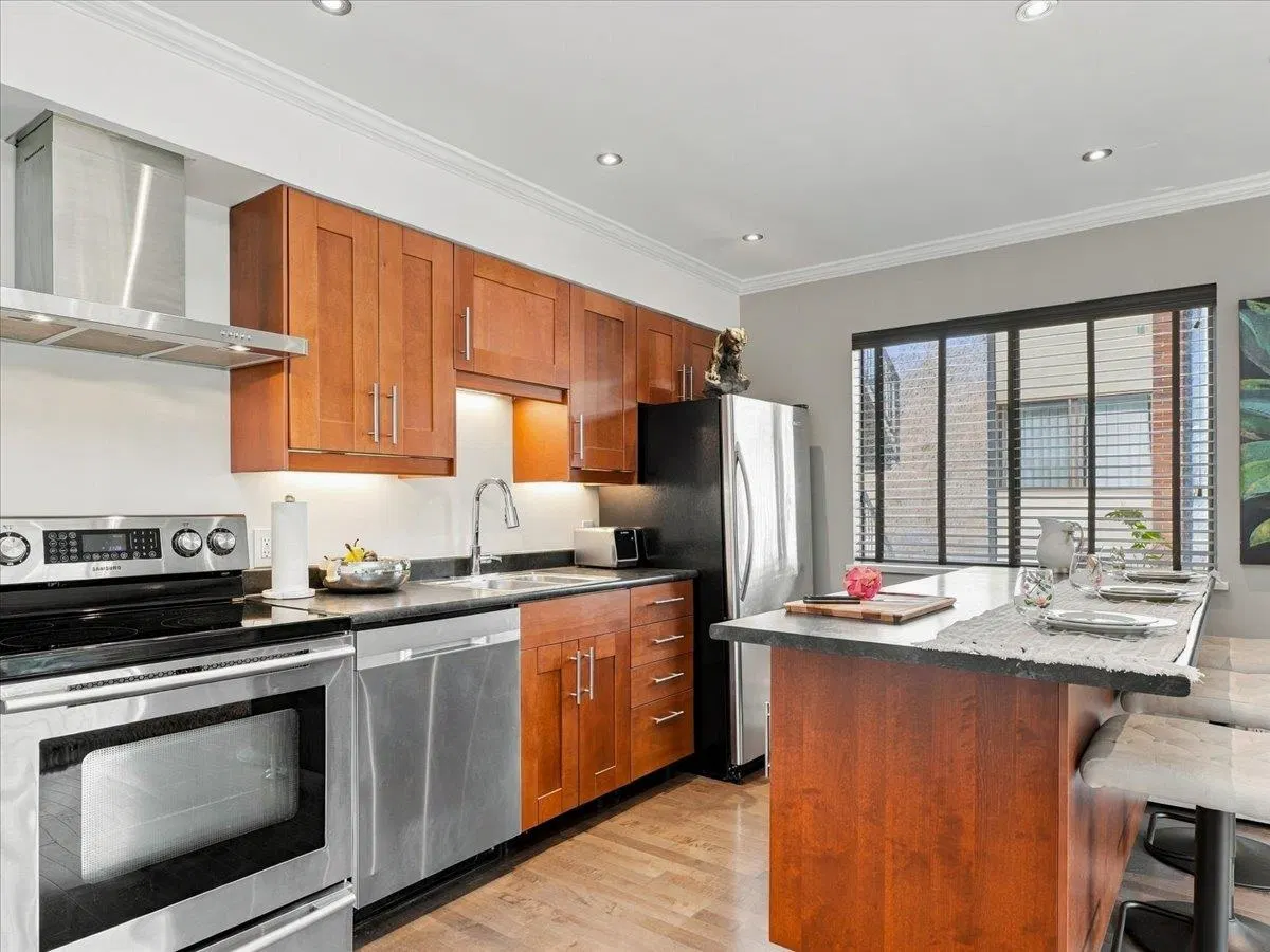 Photo 5 of 26 at #6 – 137 E 5th Street