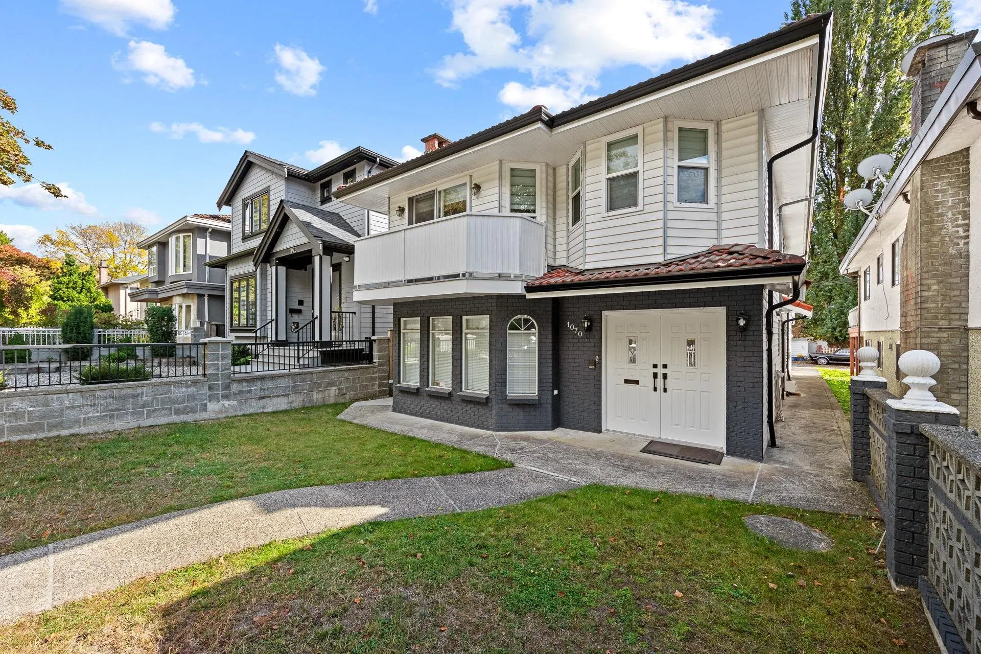 Photo 2 of 40 at 1070 E 40th Avenue