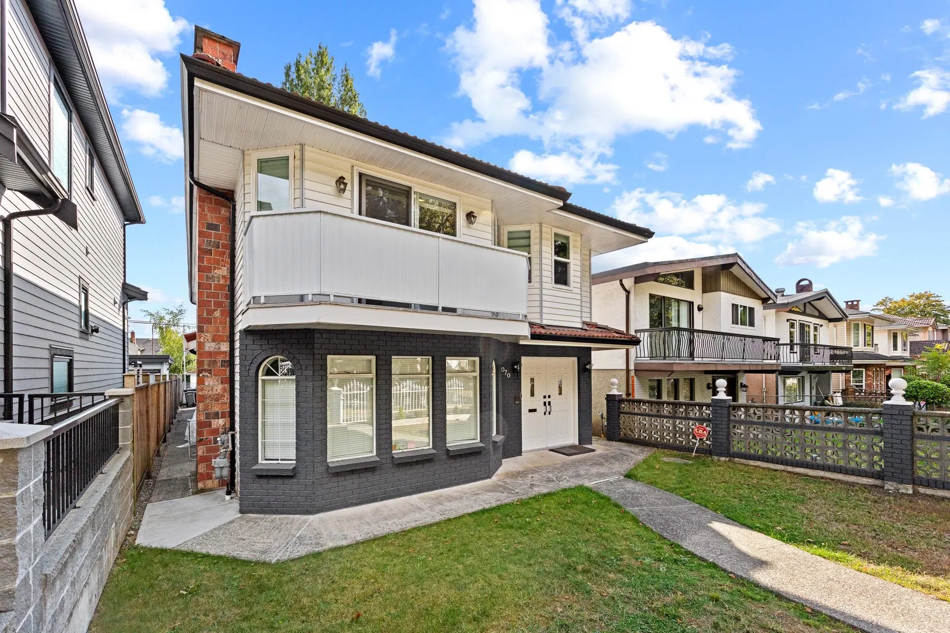Photo 3 of 40 at 1070 E 40th Avenue