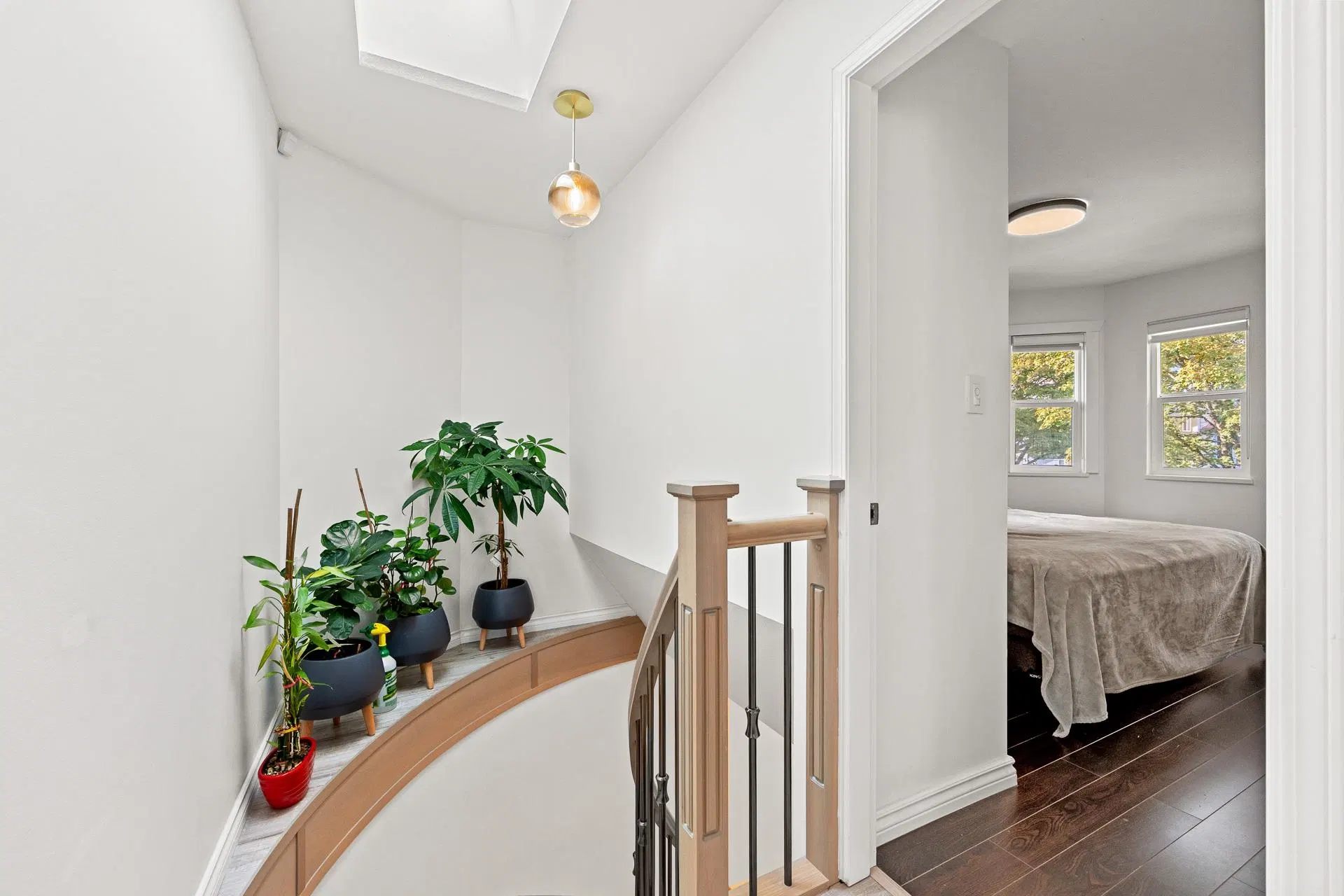 Photo 5 of 40 at 1070 E 40th Avenue