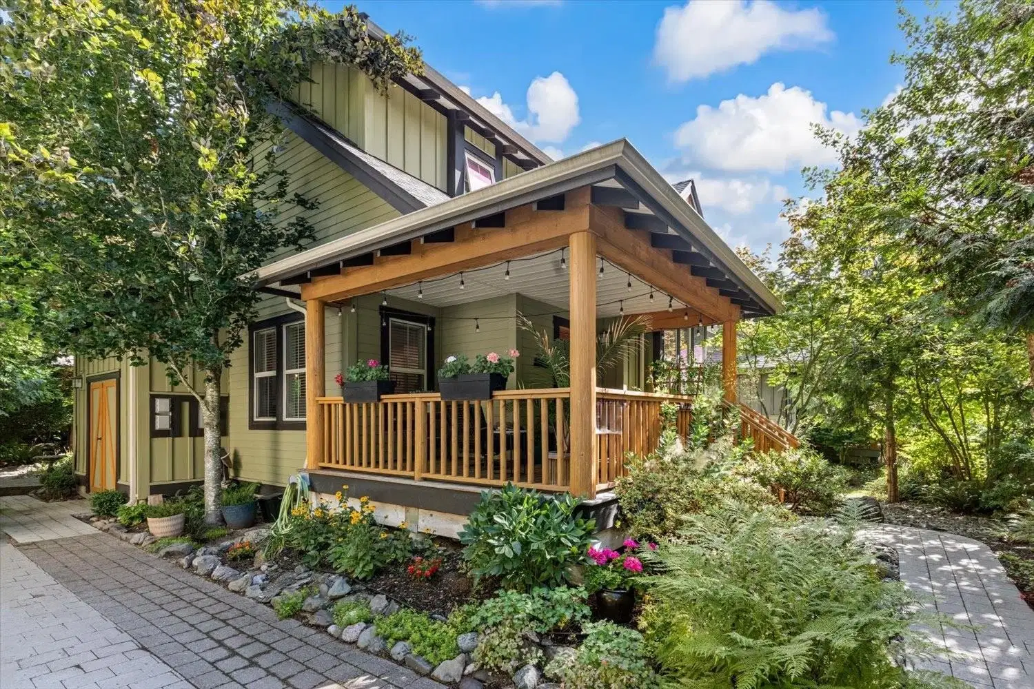 1845 Mossy Green Way