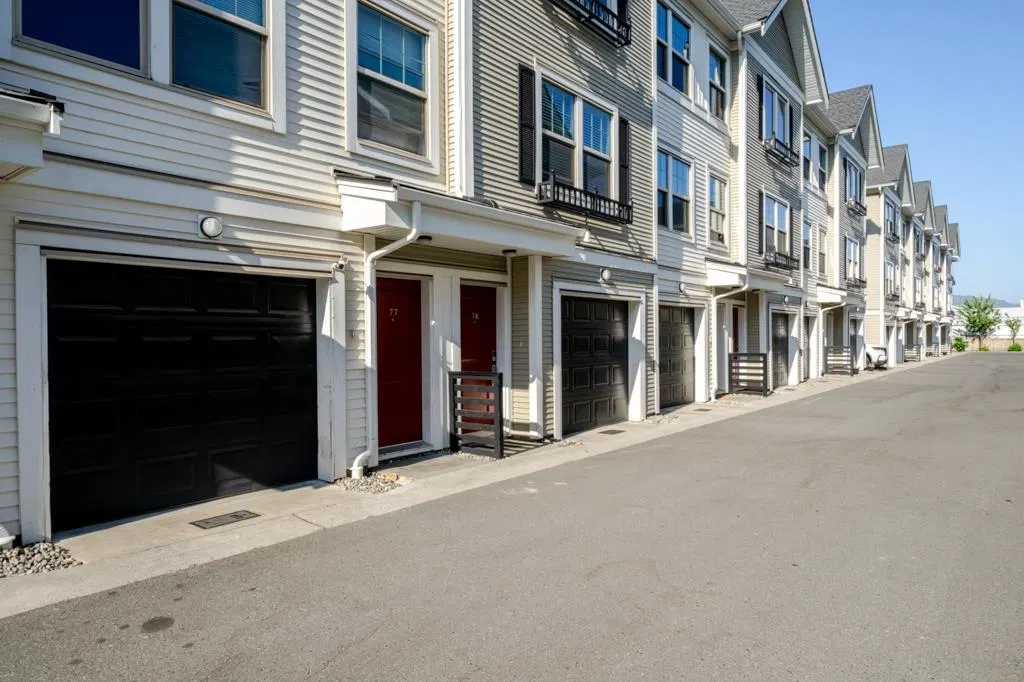 Photo 4 of 40 at #77 – 32633 Simon Avenue