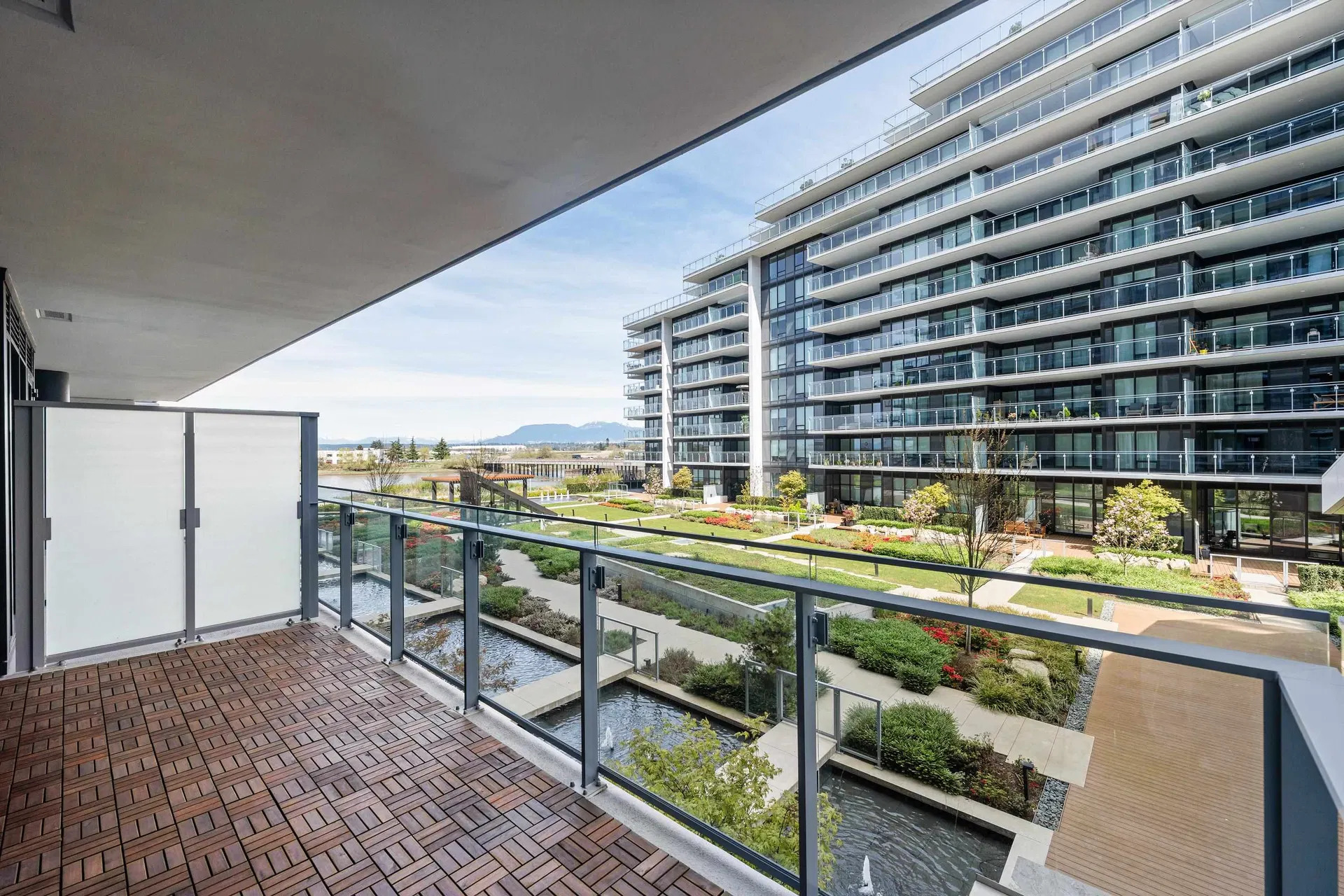 #206 – 6811 Pearson Way