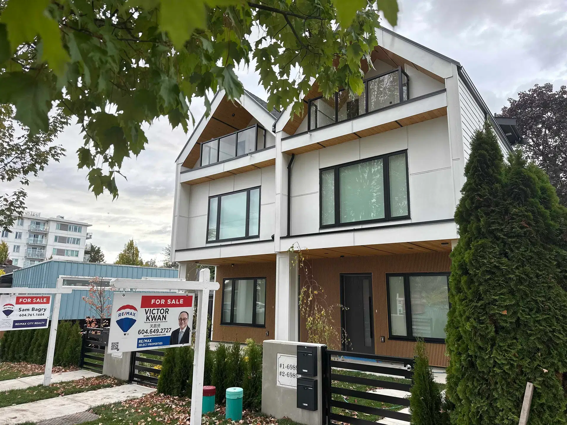 #2 – 6989 Kerr Street