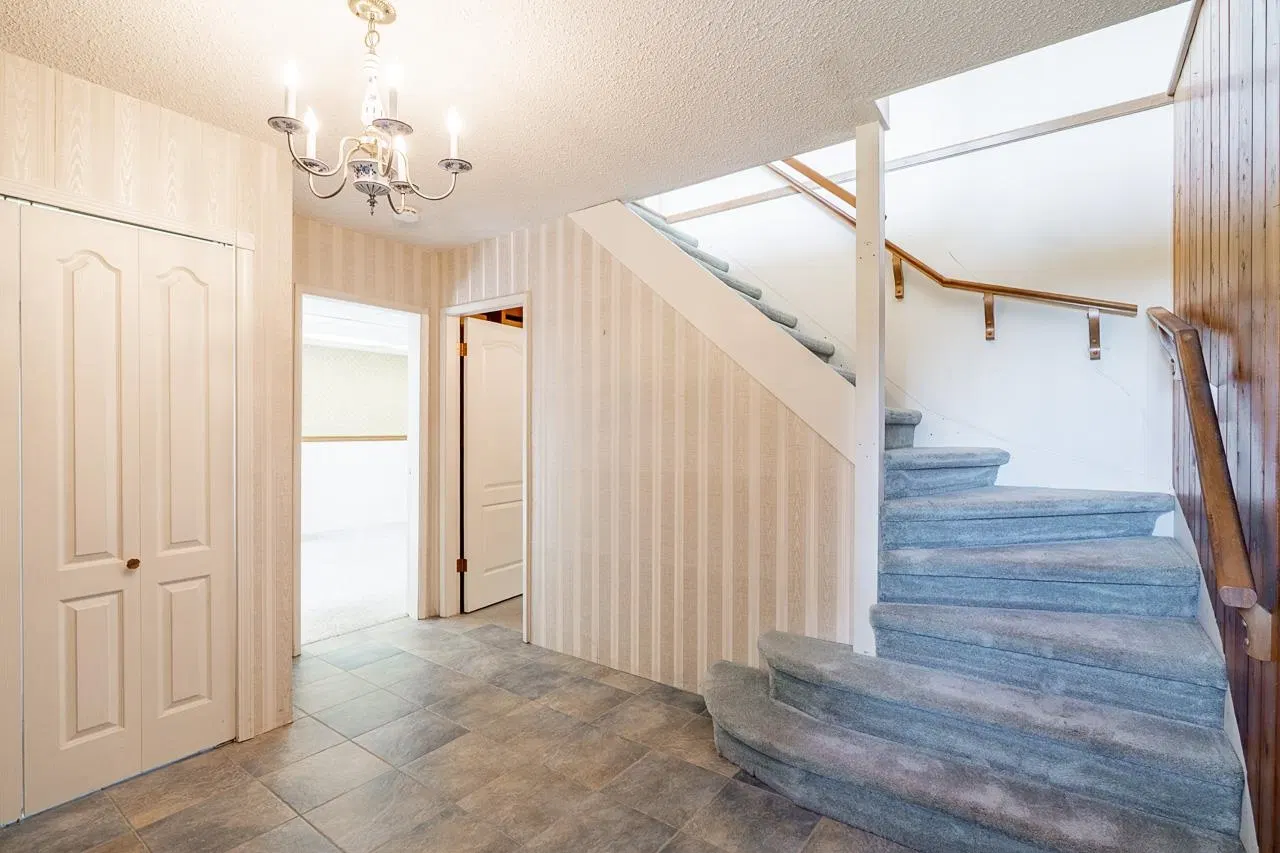 Photo 4 of 30 at 5462 Bakerview Drive