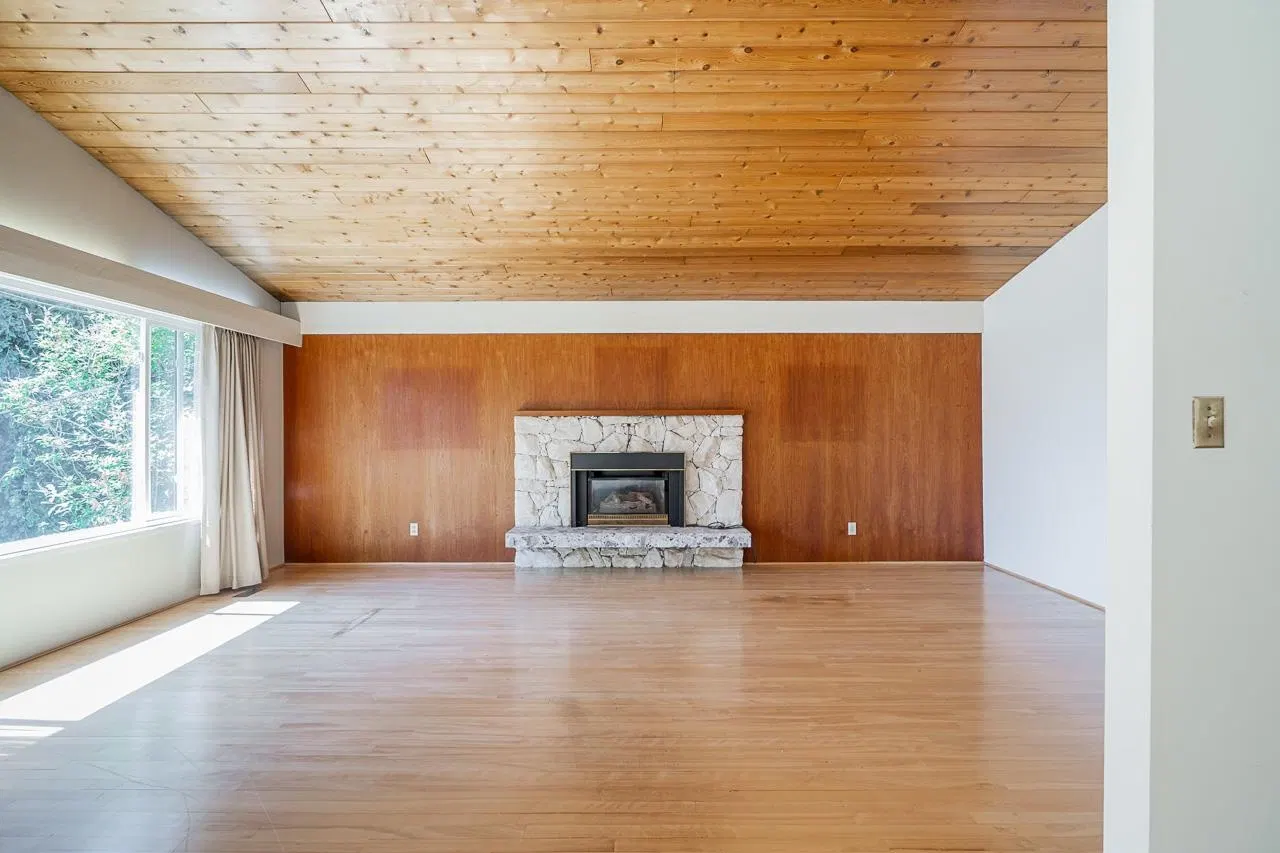 Photo 5 of 30 at 5462 Bakerview Drive
