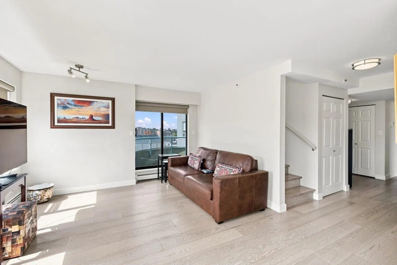 Photo 5 of 40 at #1001 – 1438 W 7th Avenue