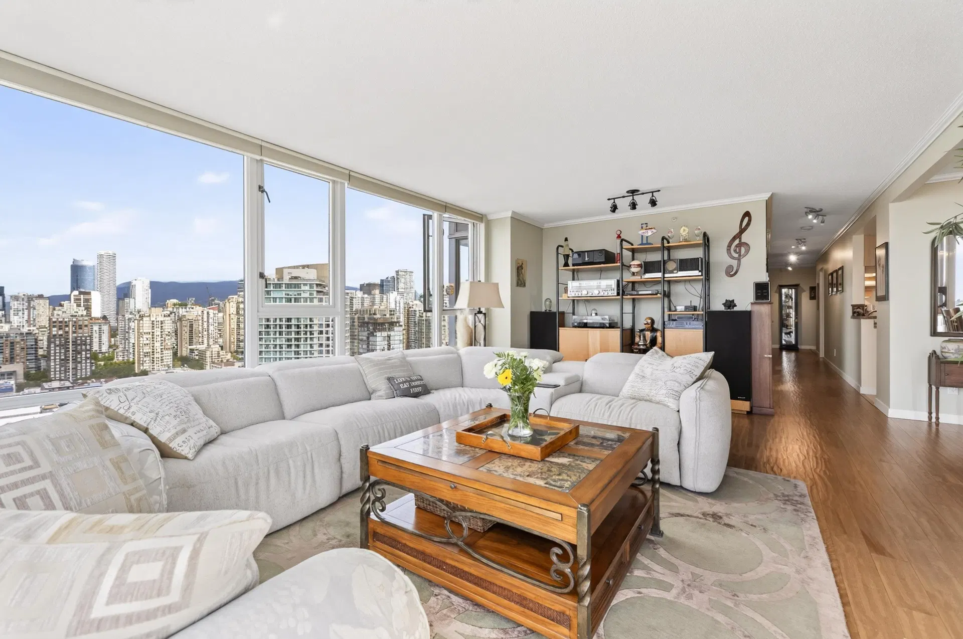 Photo 5 of 40 at #3607 – 1033 Marinaside Crescent