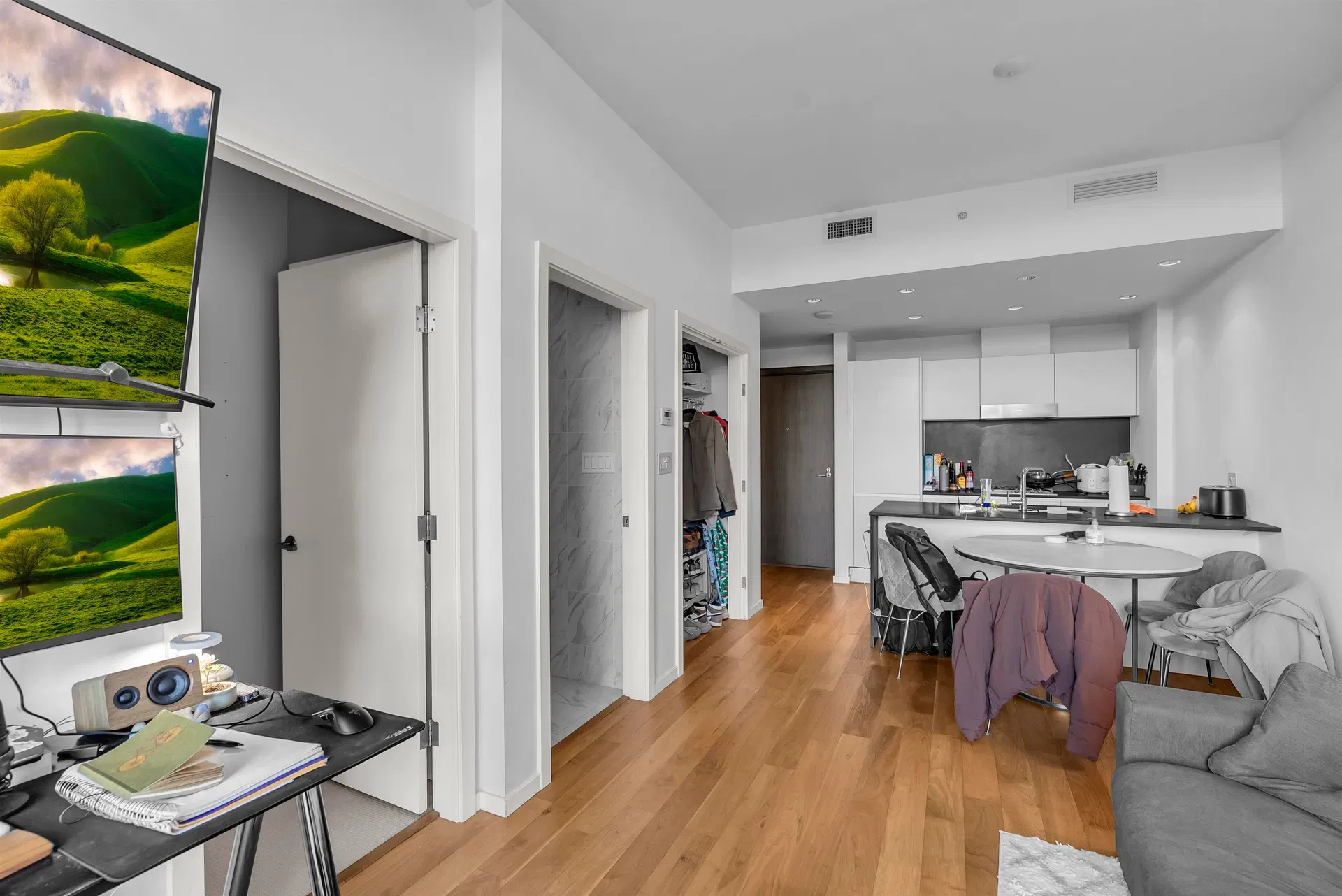 Photo 3 of 11 at #808 – 8488 Cornish Street