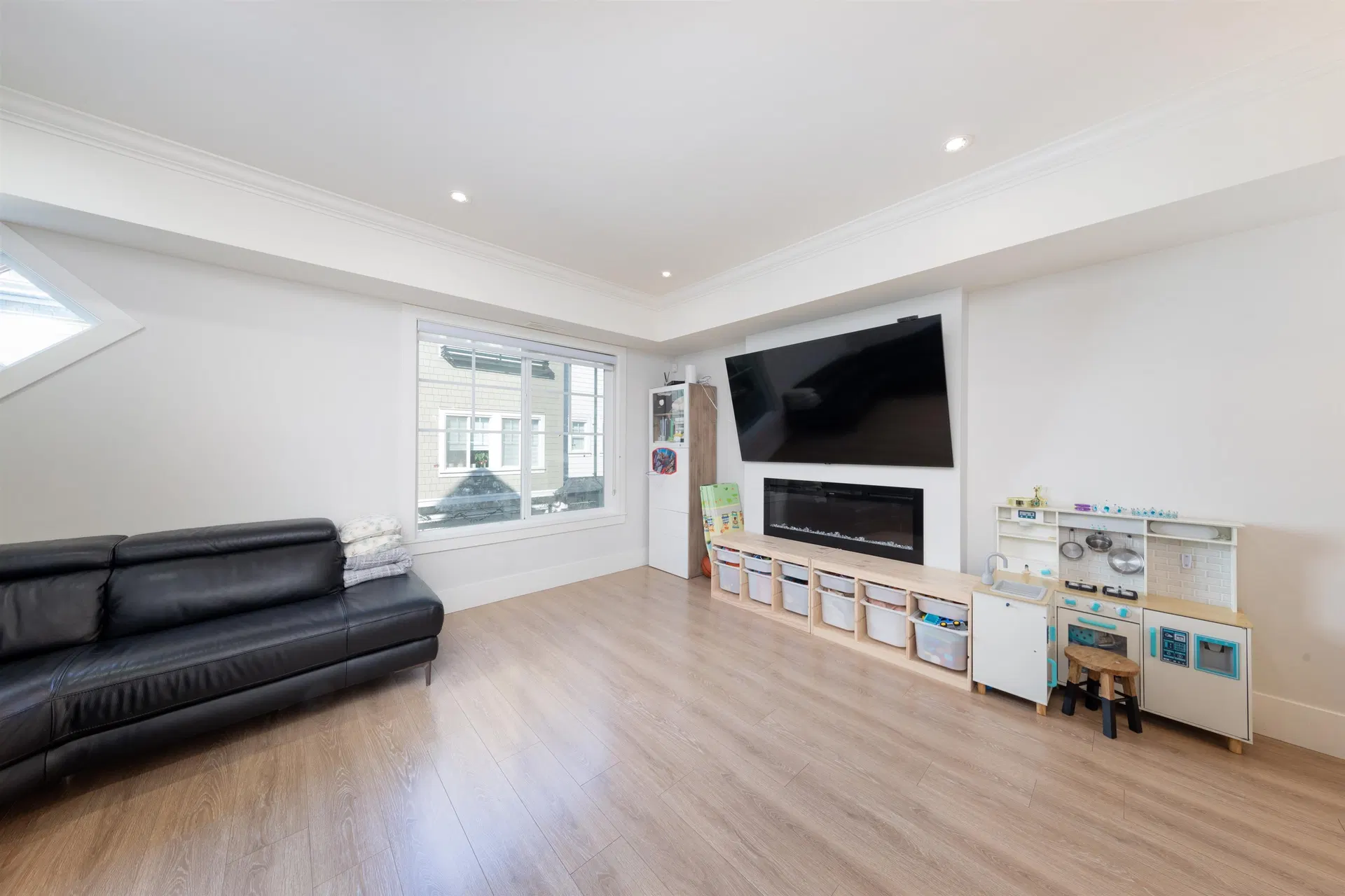 Photo 3 of 34 at #9 – 9211 Mckim Way