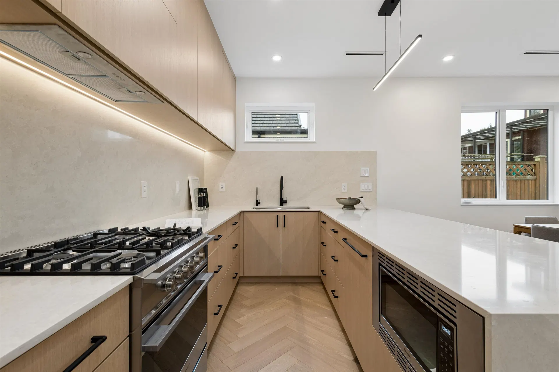 Photo 4 of 34 at #2 – 3639 E 46th Avenue