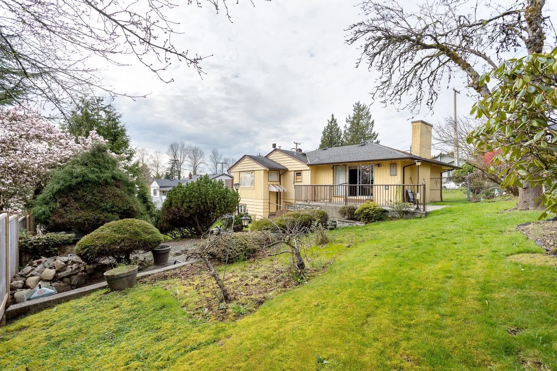 Photo 5 of 18 at 1874 Hillside Avenue