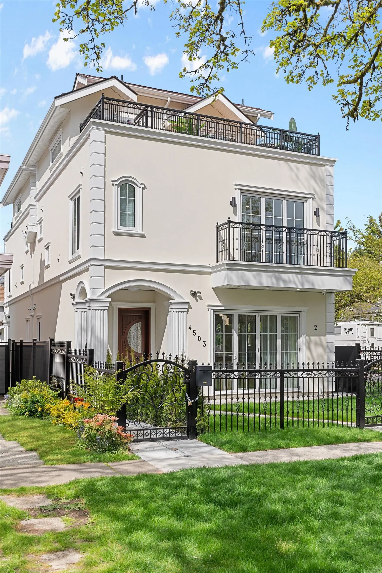 #2 – 4503 15th Avenue