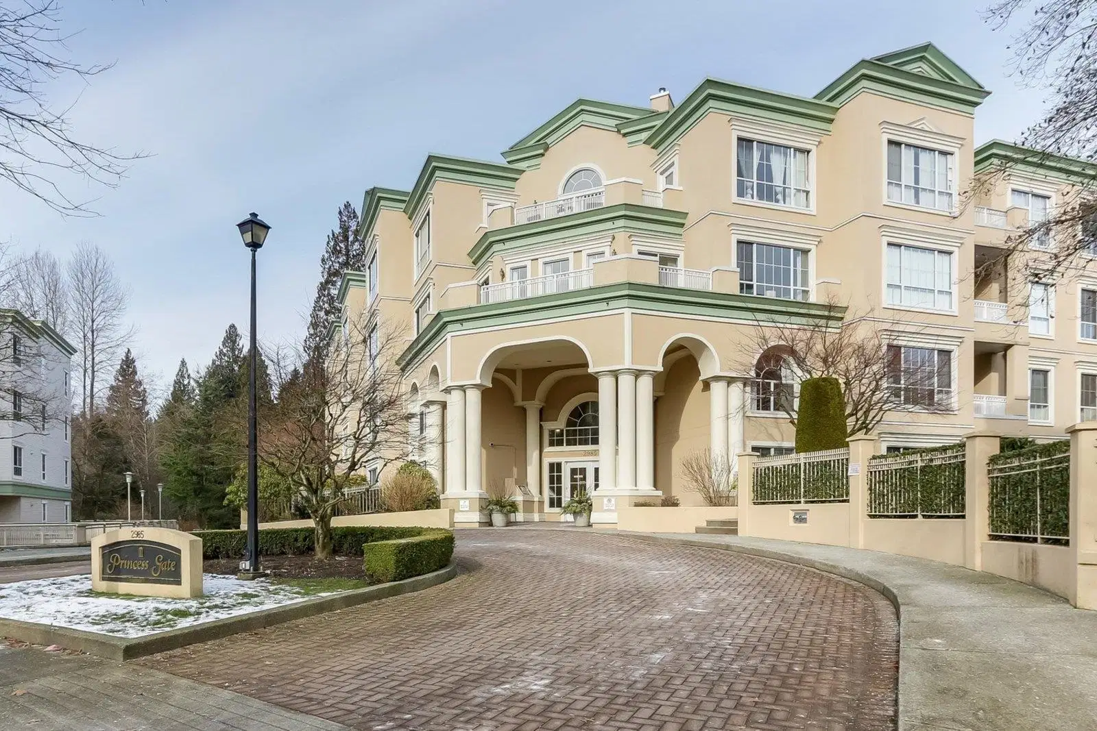 #320 – 2995 Princess Crescent