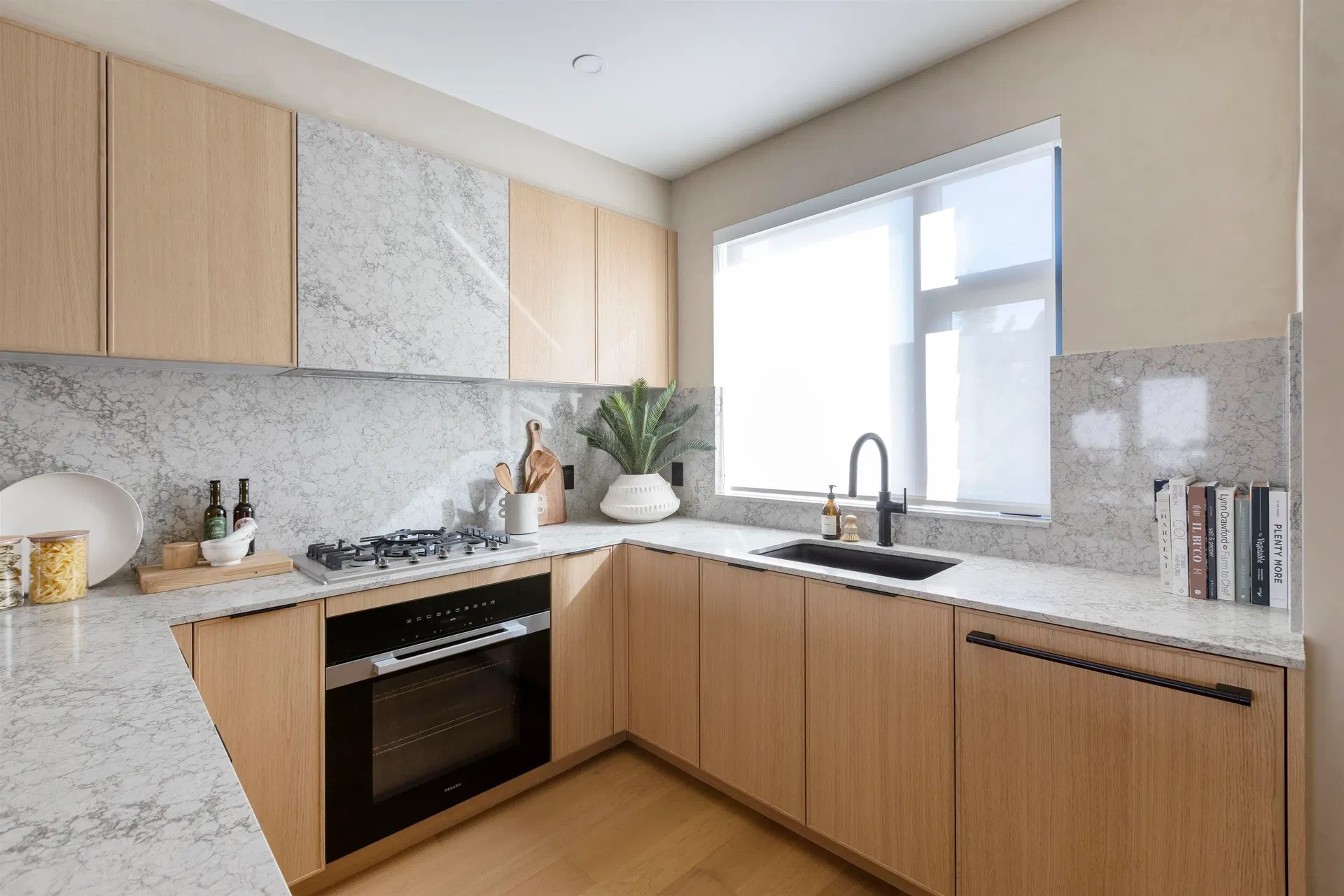 Photo 3 of 26 at 1002 W 37th Avenue