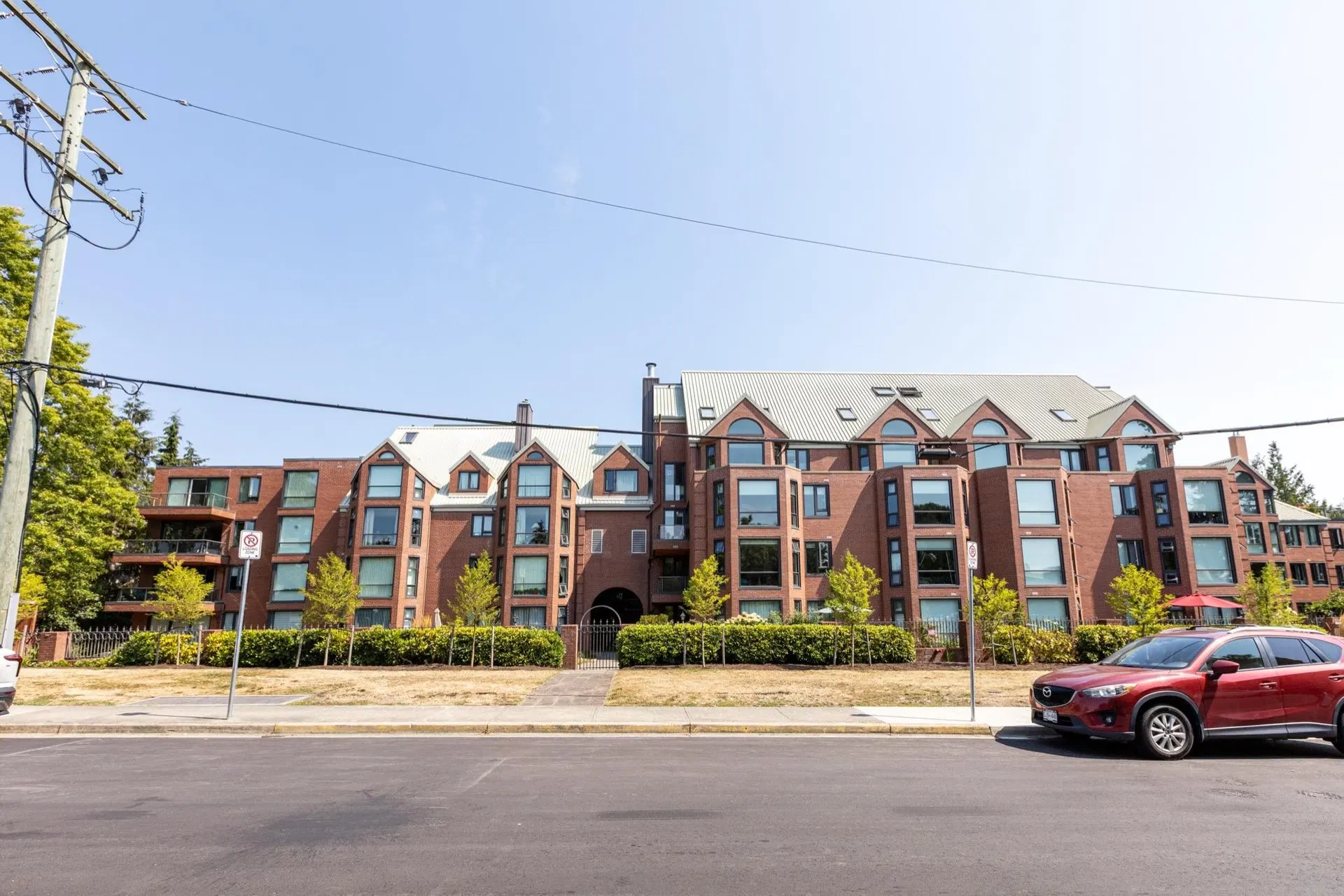 #408 – 1350 View Crescent