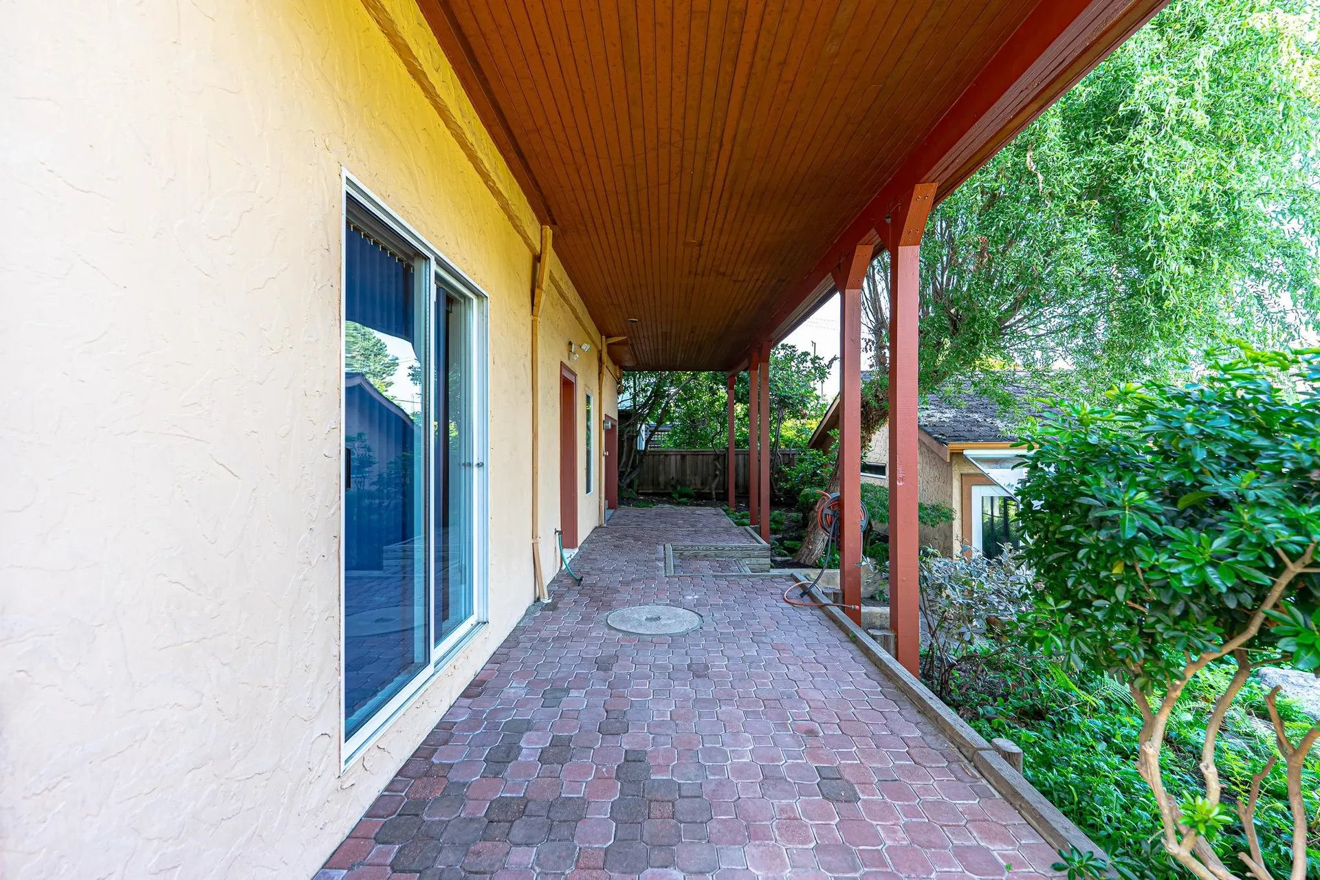 Photo 5 of 17 at 4327 Locarno Crescent