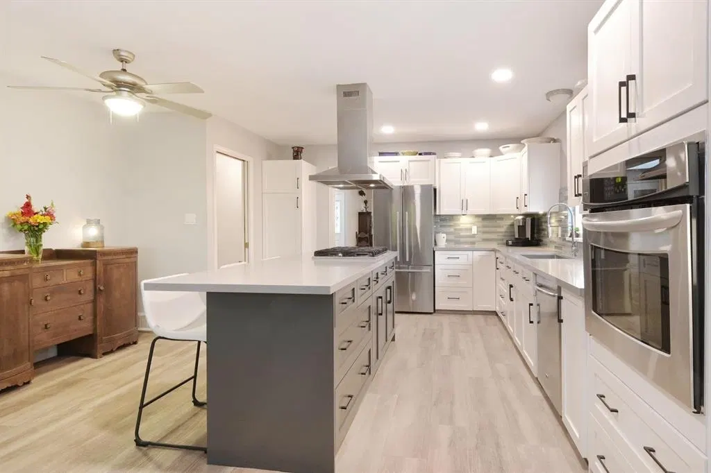 Photo 4 of 36 at 20535 98 Avenue