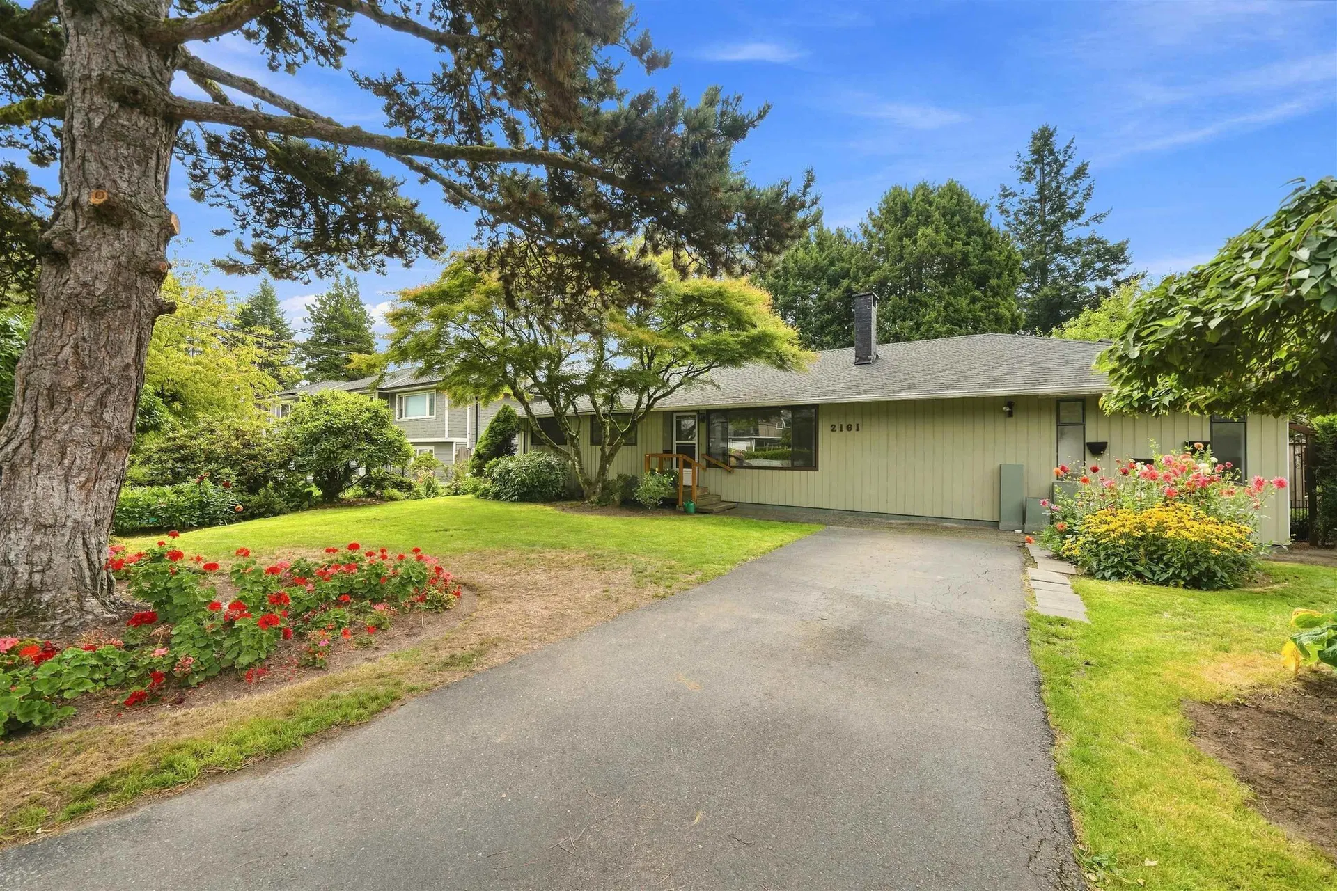 Photo 2 of 40 at 2161 Floralynn Crescent